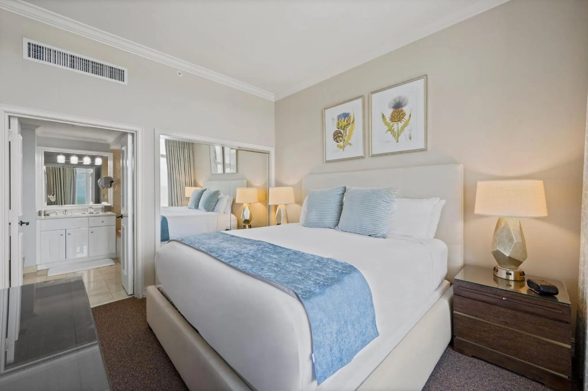 Bedroom, Bed in Marco Beach Ocean Suites