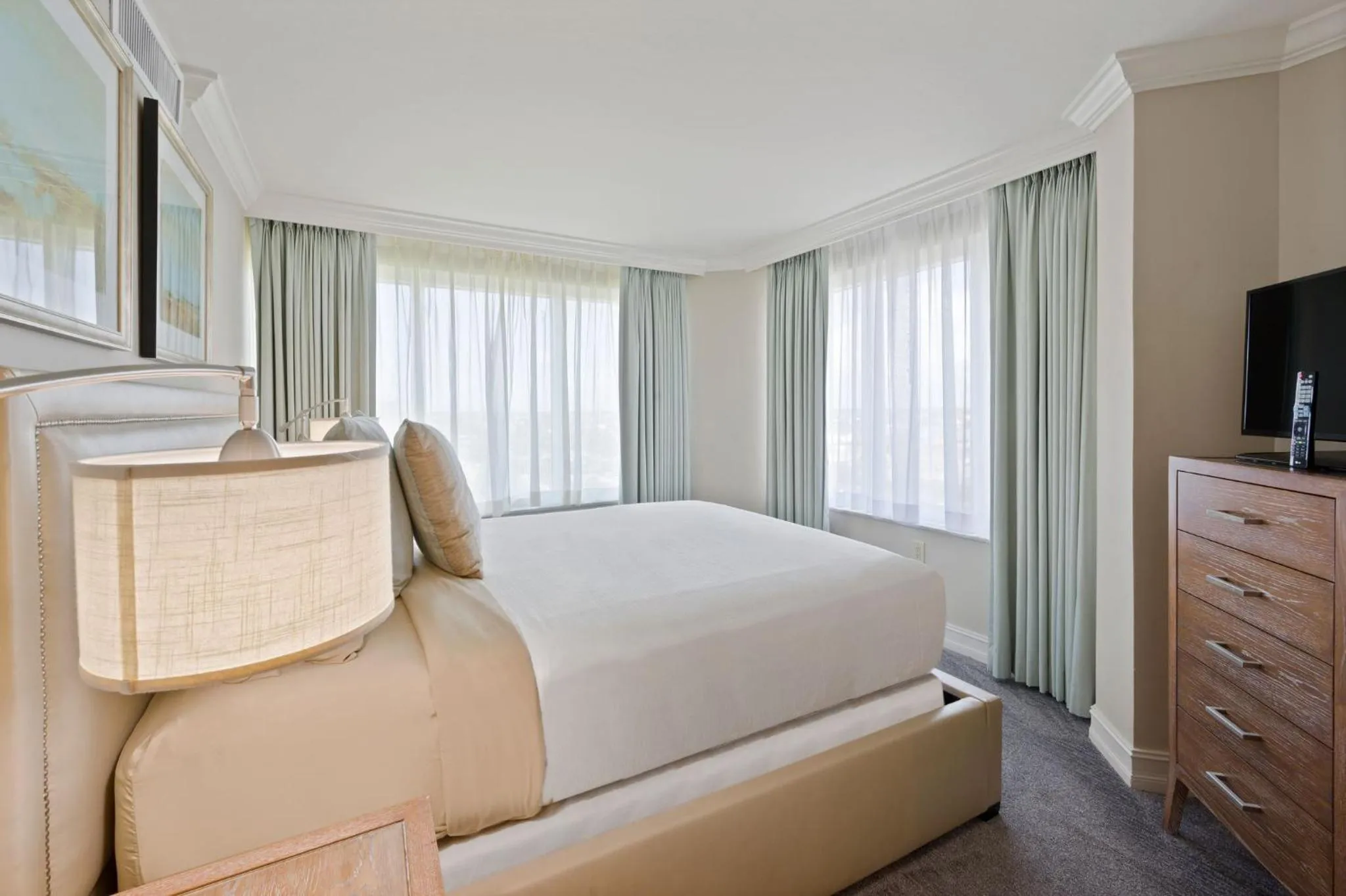 Bedroom, Bed in Marco Beach Ocean Suites