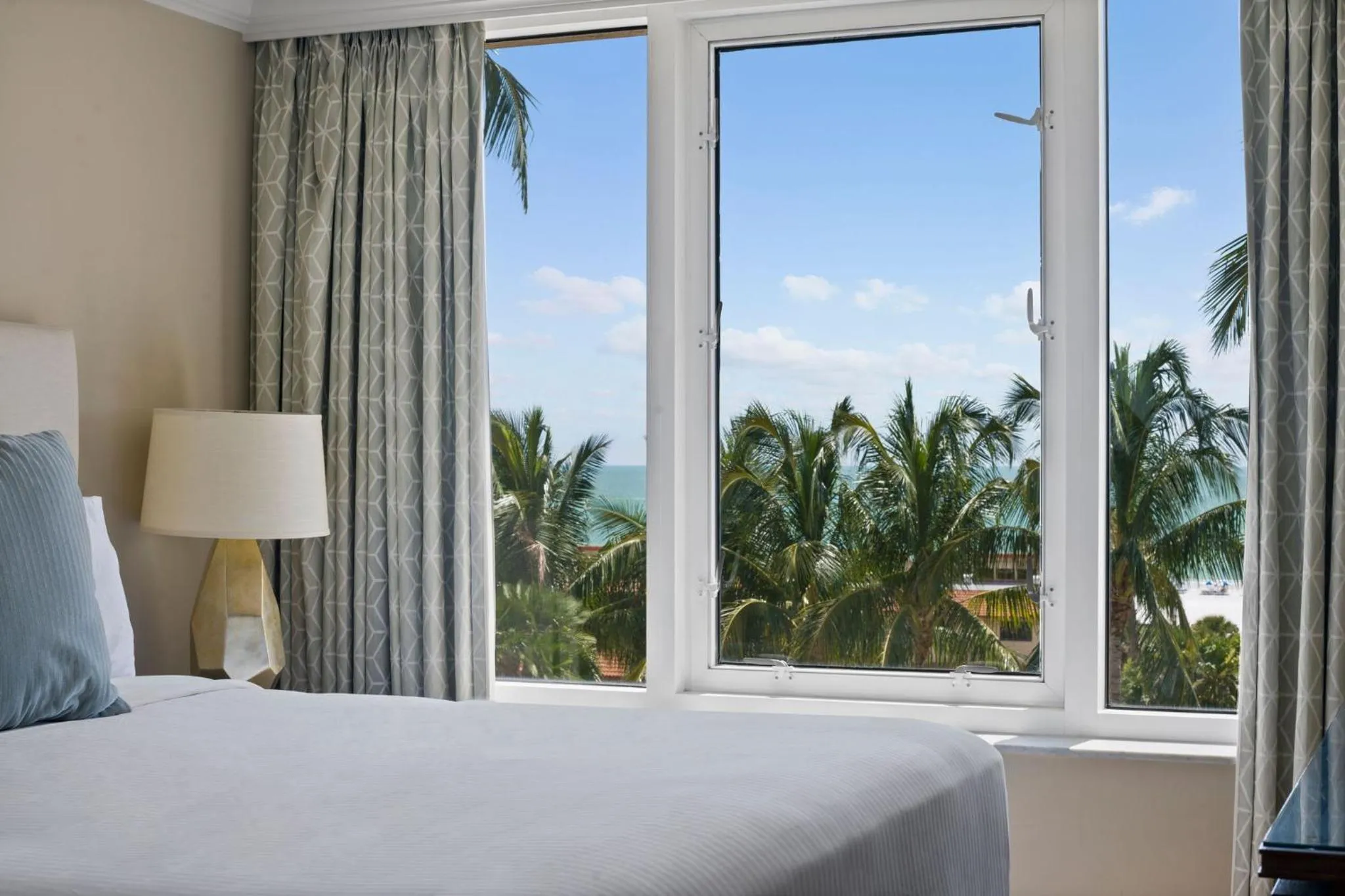 Sea view, Bed in Marco Beach Ocean Suites