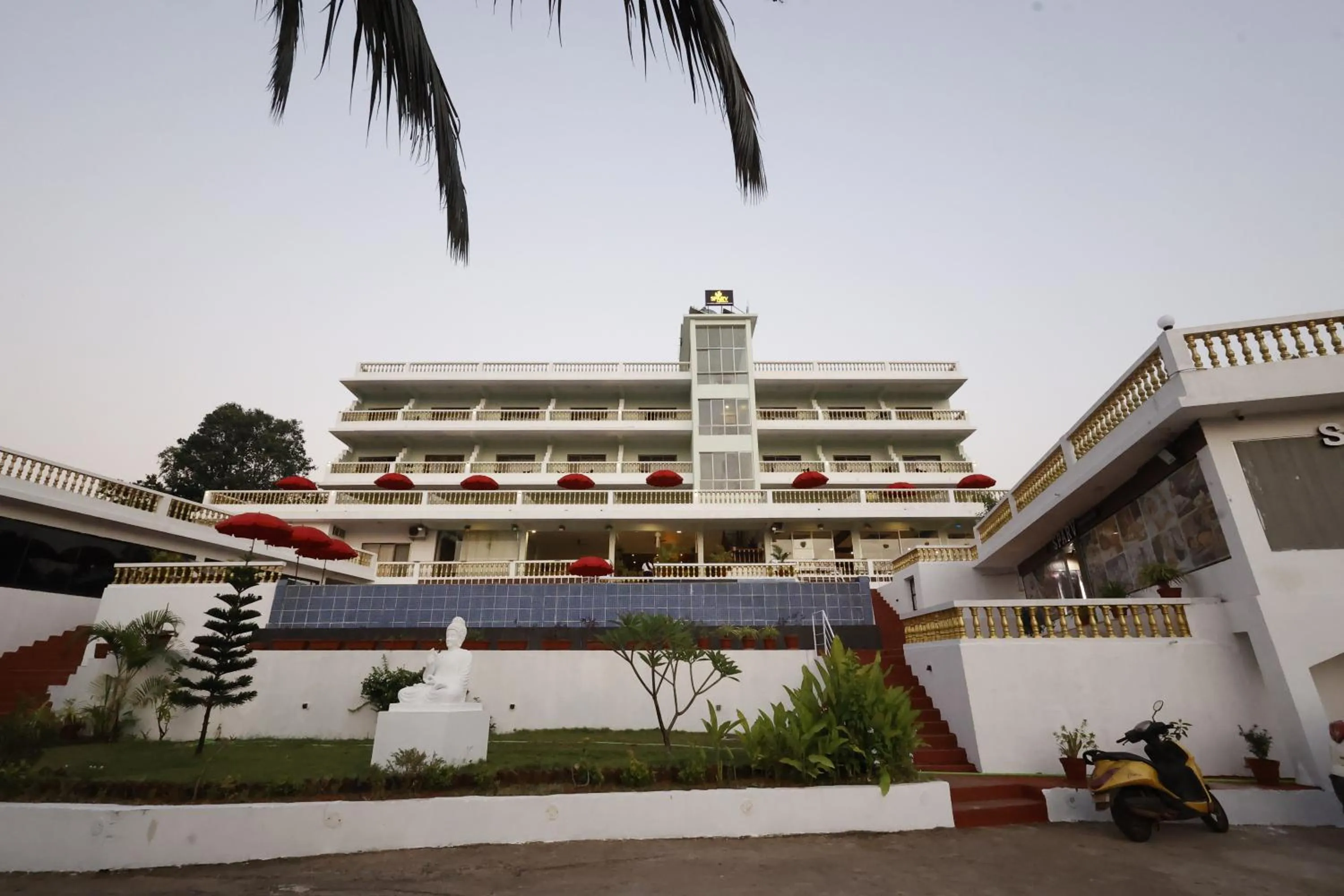 Facade/entrance in SPARV Aulakhs Resort
