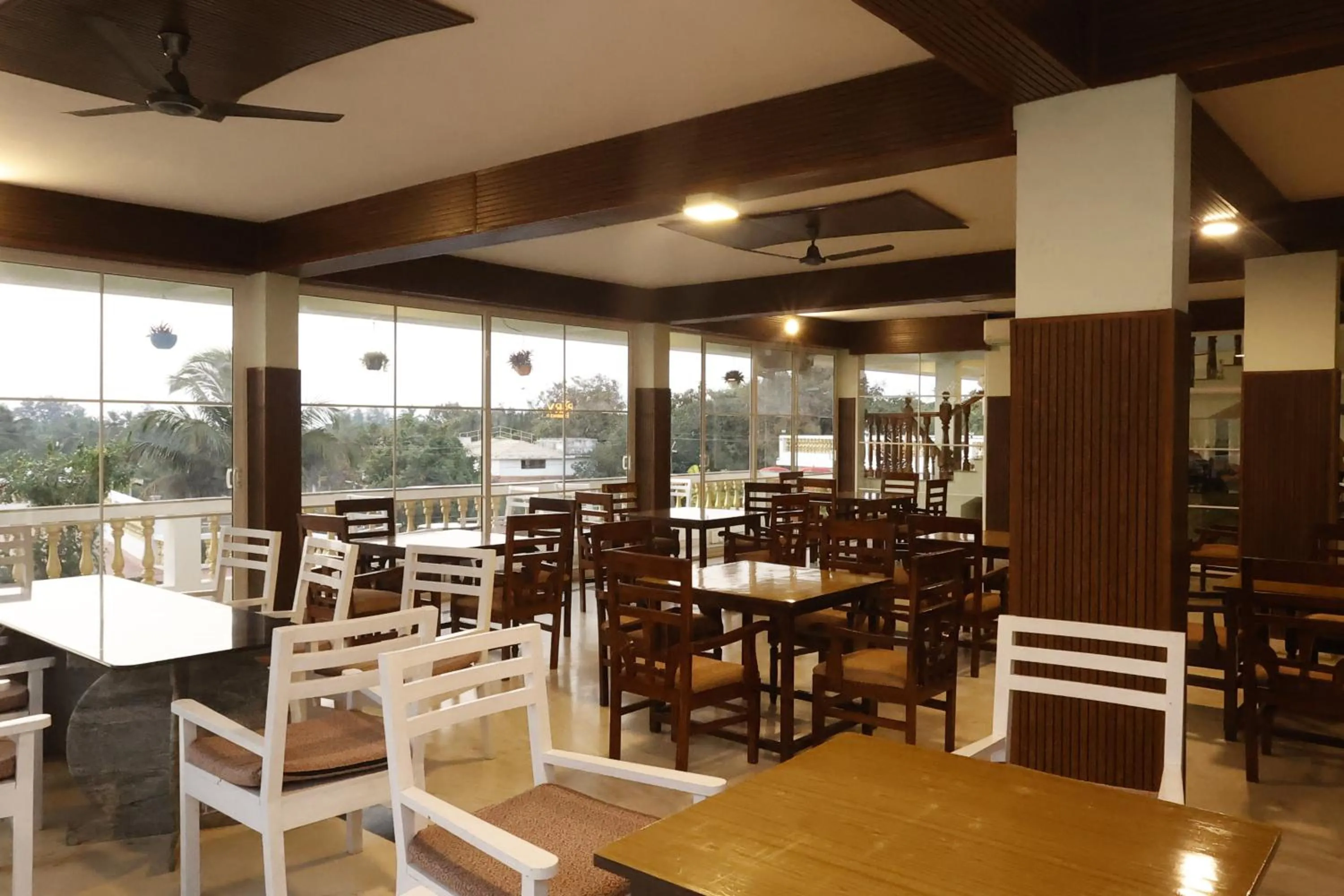 Restaurant/places to eat in SPARV Aulakhs Resort