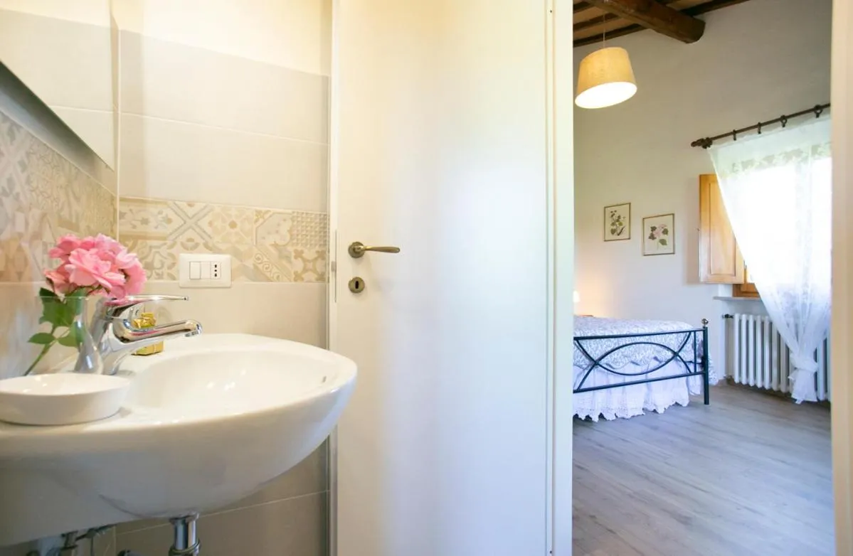 Bathroom, Bed in Le Fonti A San Giorgio