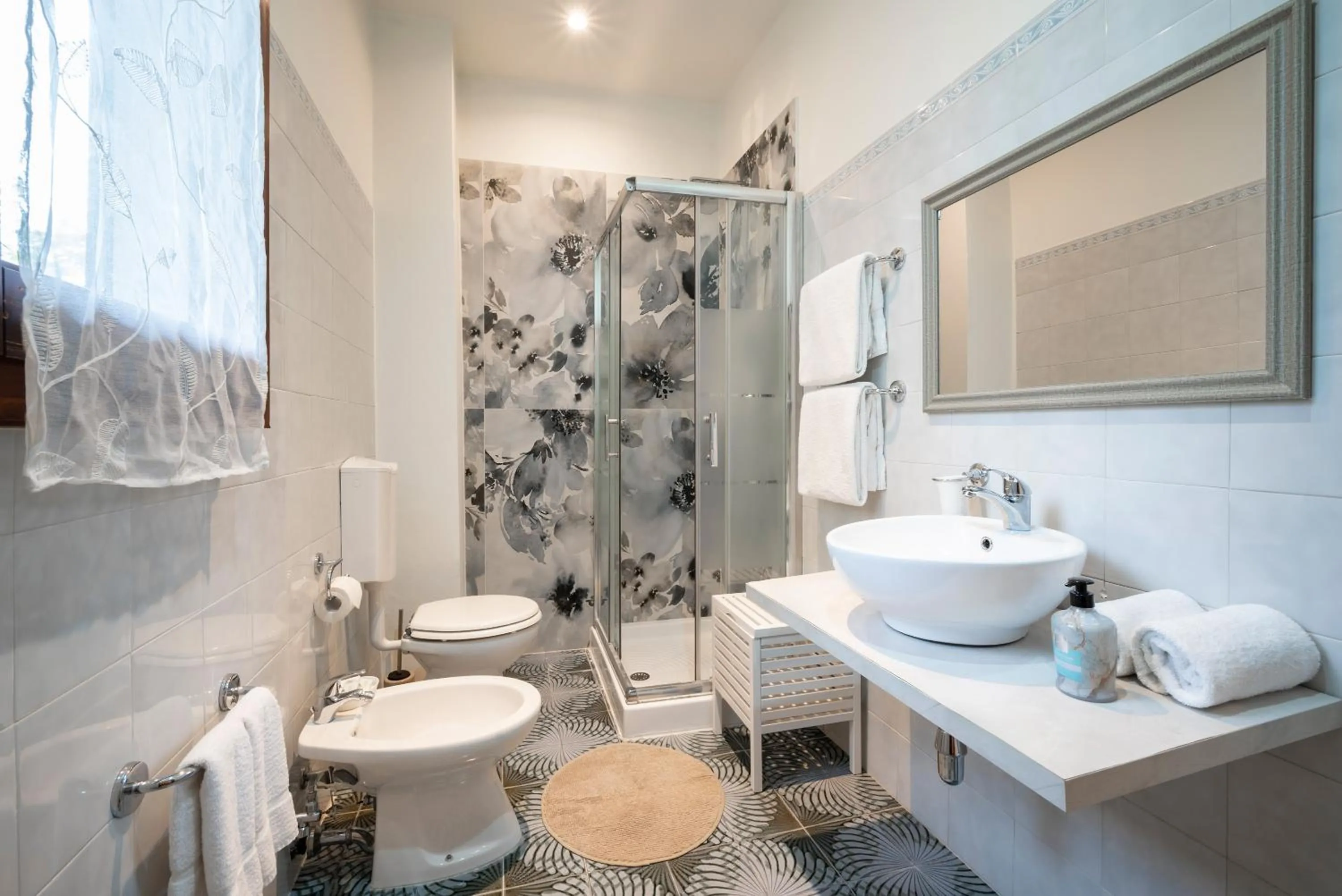 Shower in Cascina De' Fagiolari