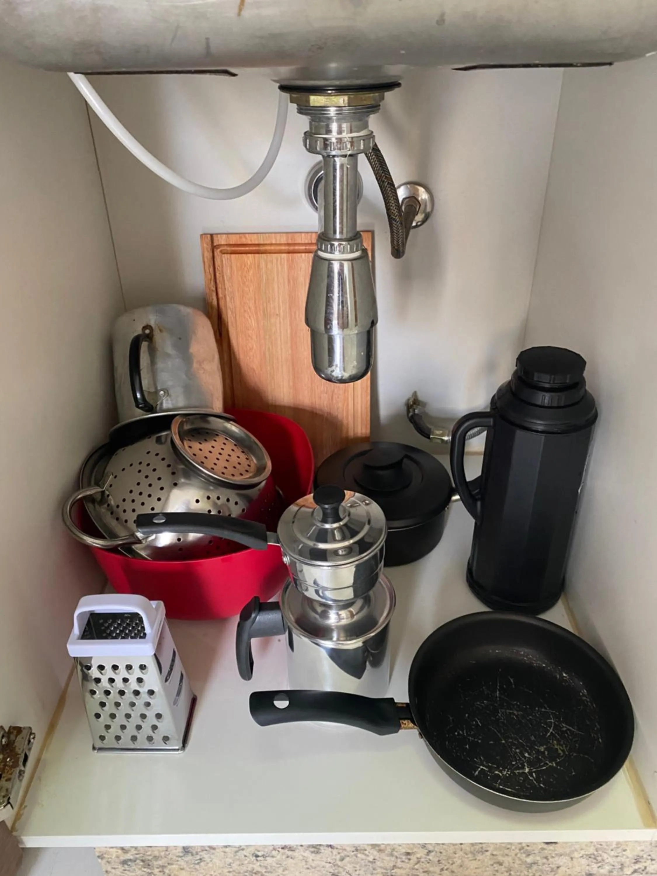 Kitchen or kitchenette in Prive Boulevard Suite Hotel