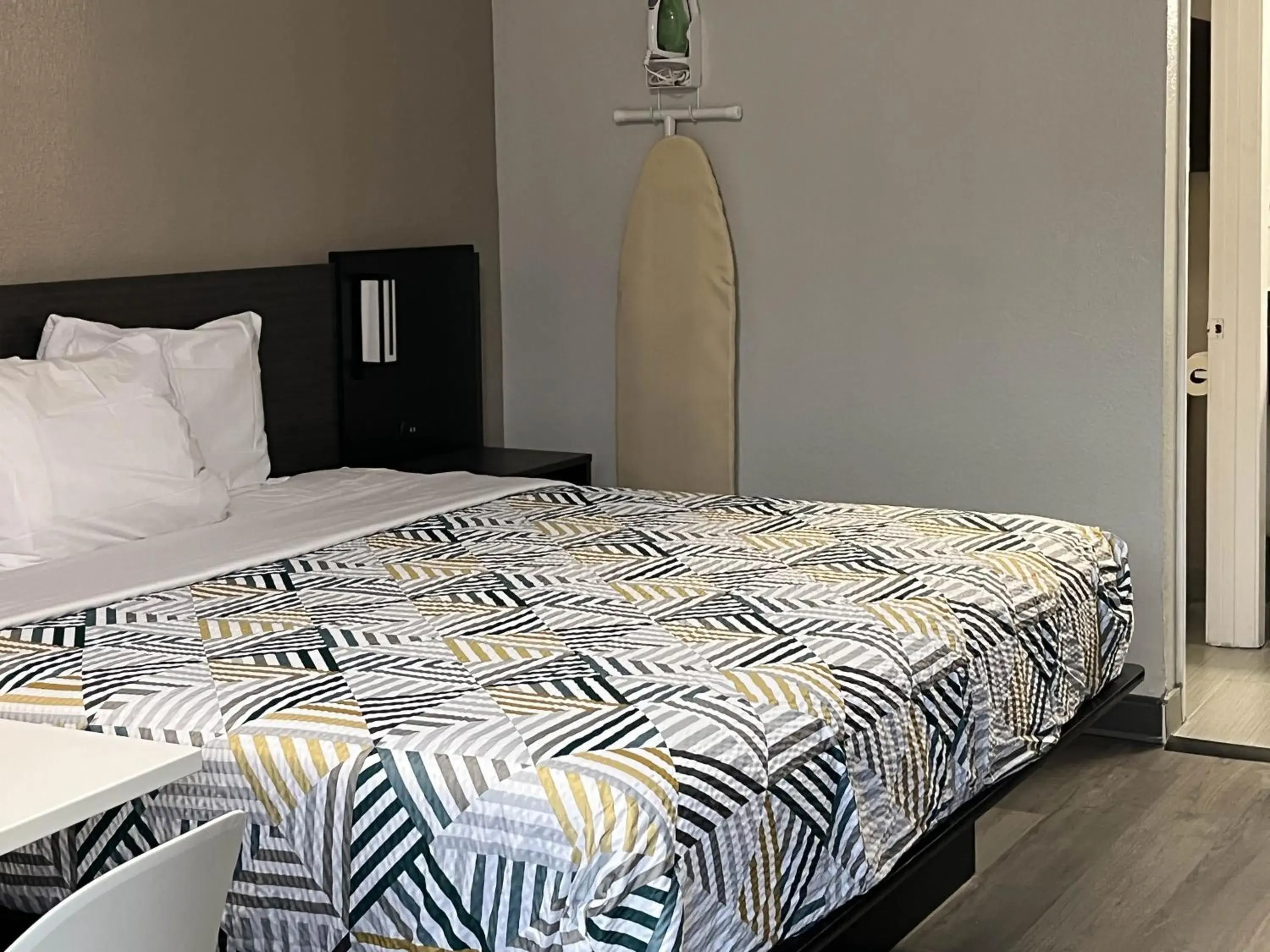 King Room - Smoking in Studio 6 Bay Minette AL King Room - Smoking in Studio 6 Bay Minette AL