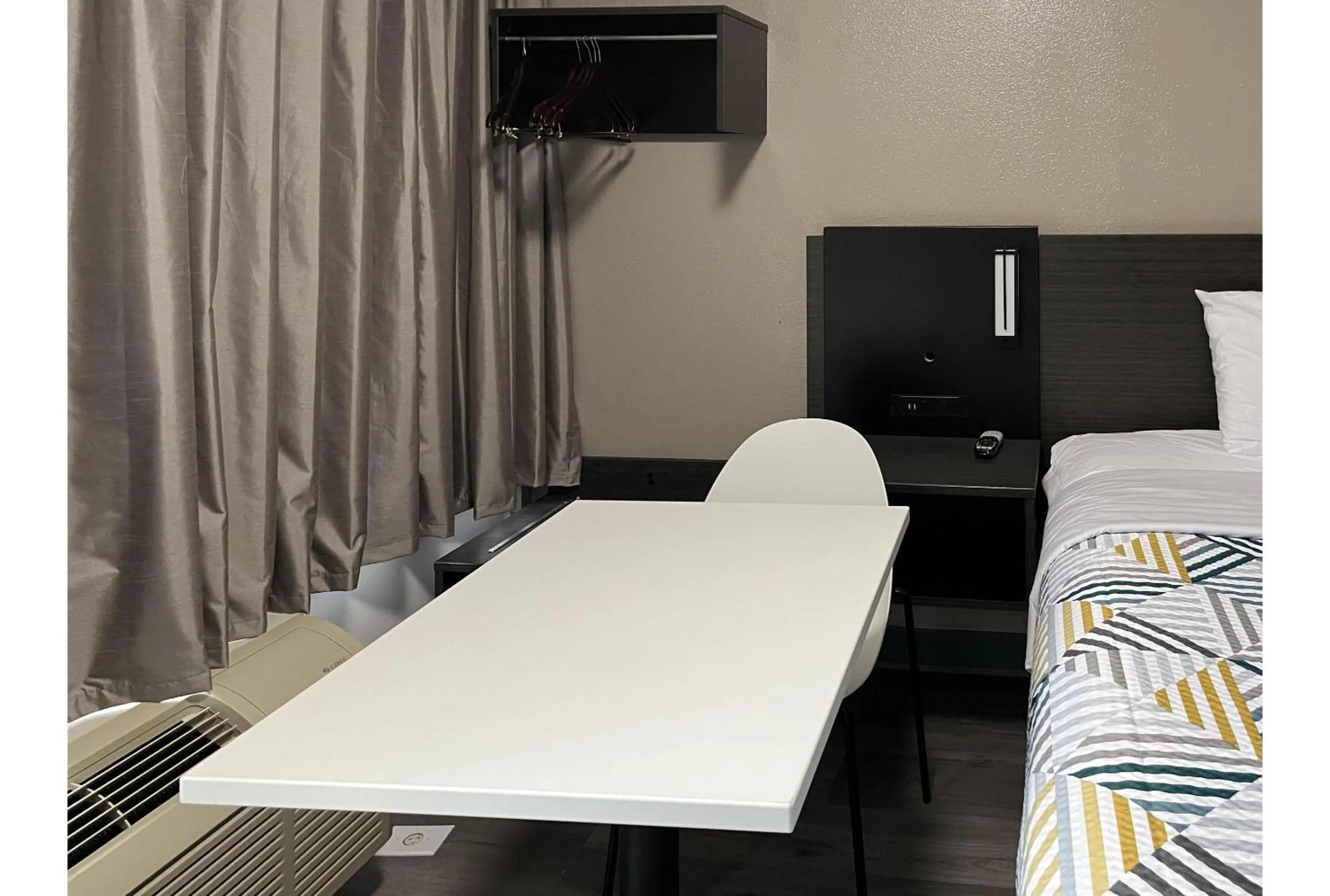 Bedroom, Bed in Studio 6 Bay Minette AL