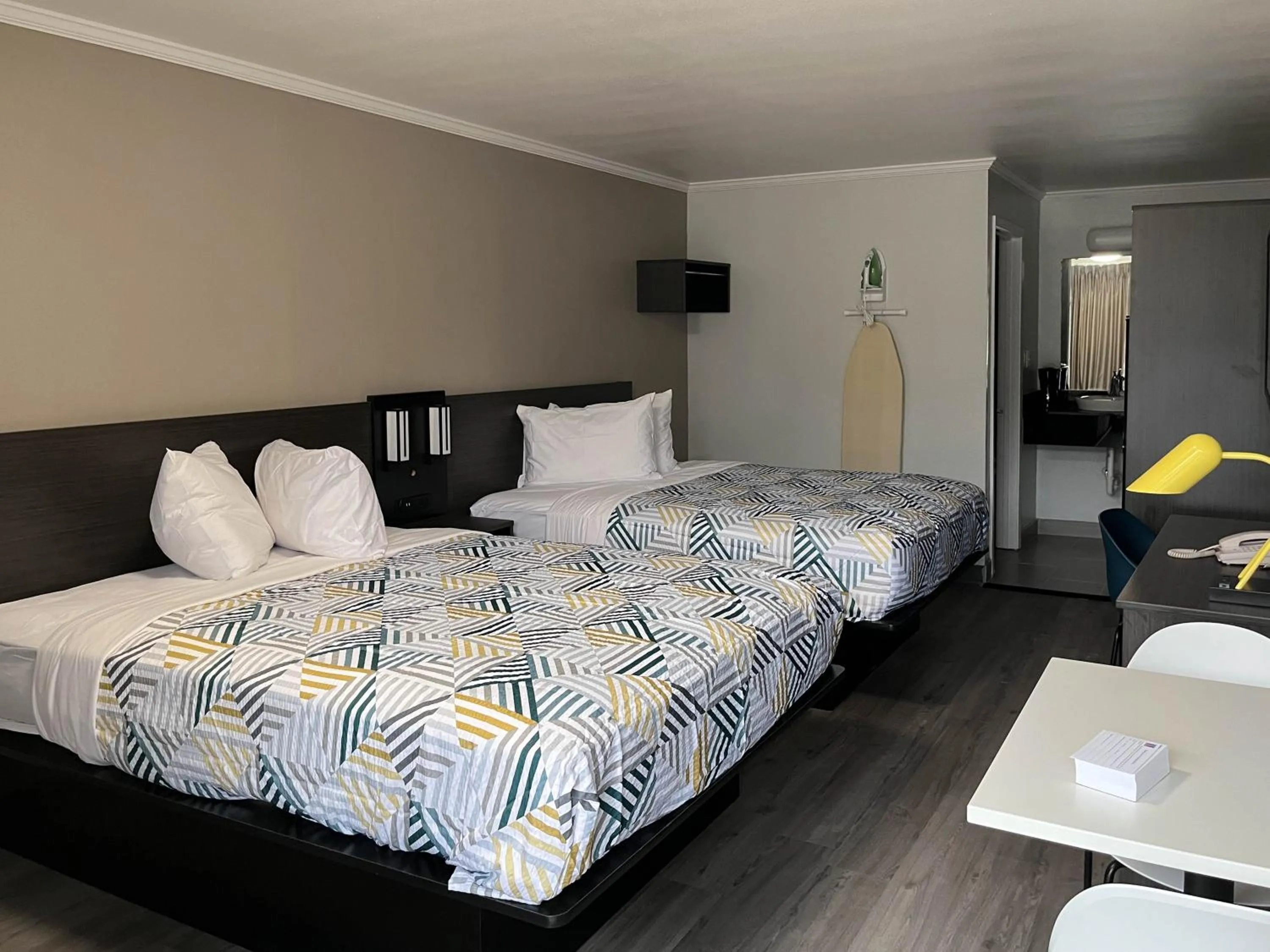 Photo of the whole room, Bed in Studio 6 Bay Minette AL