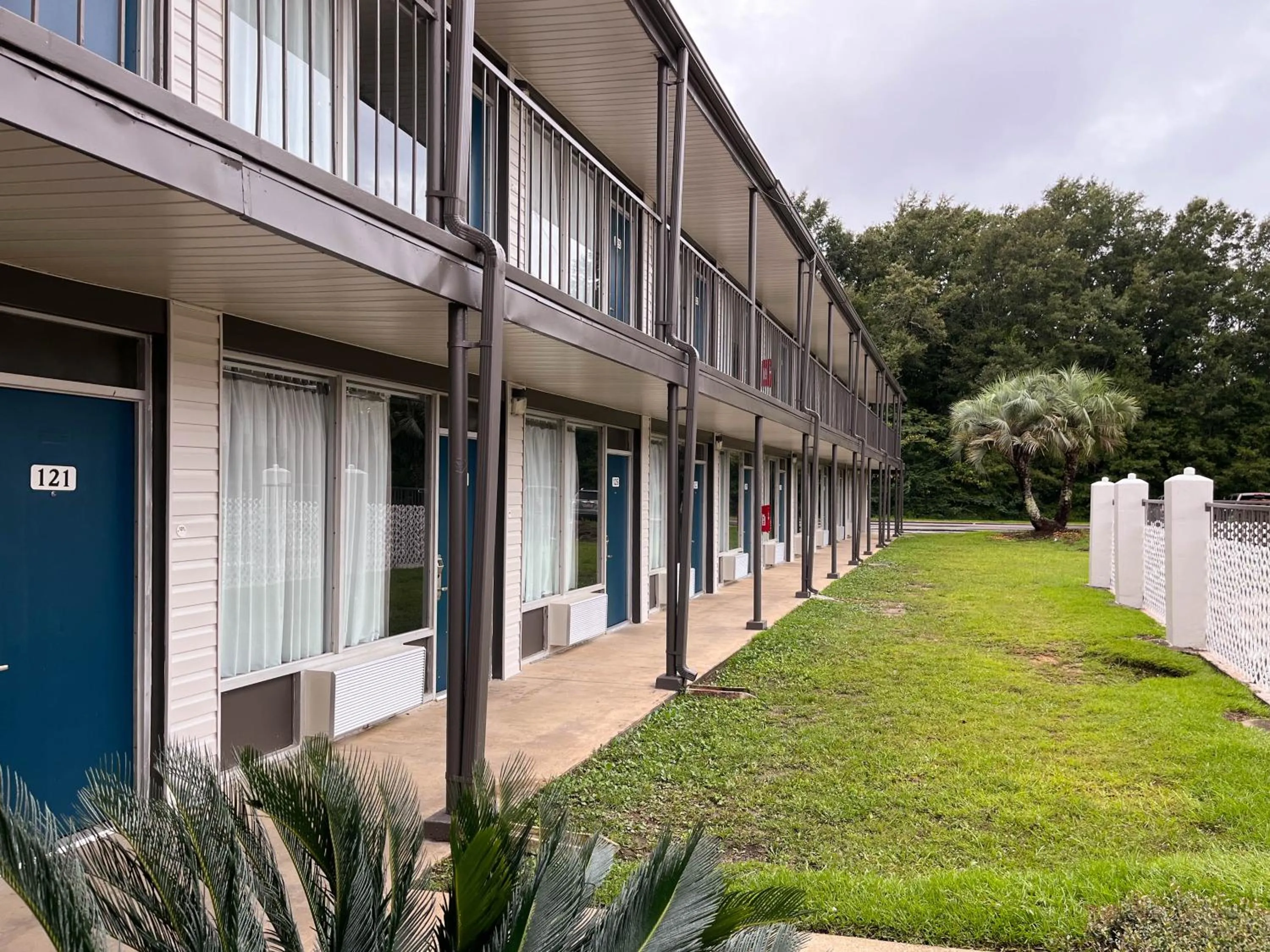 Property building in Studio 6 Bay Minette AL