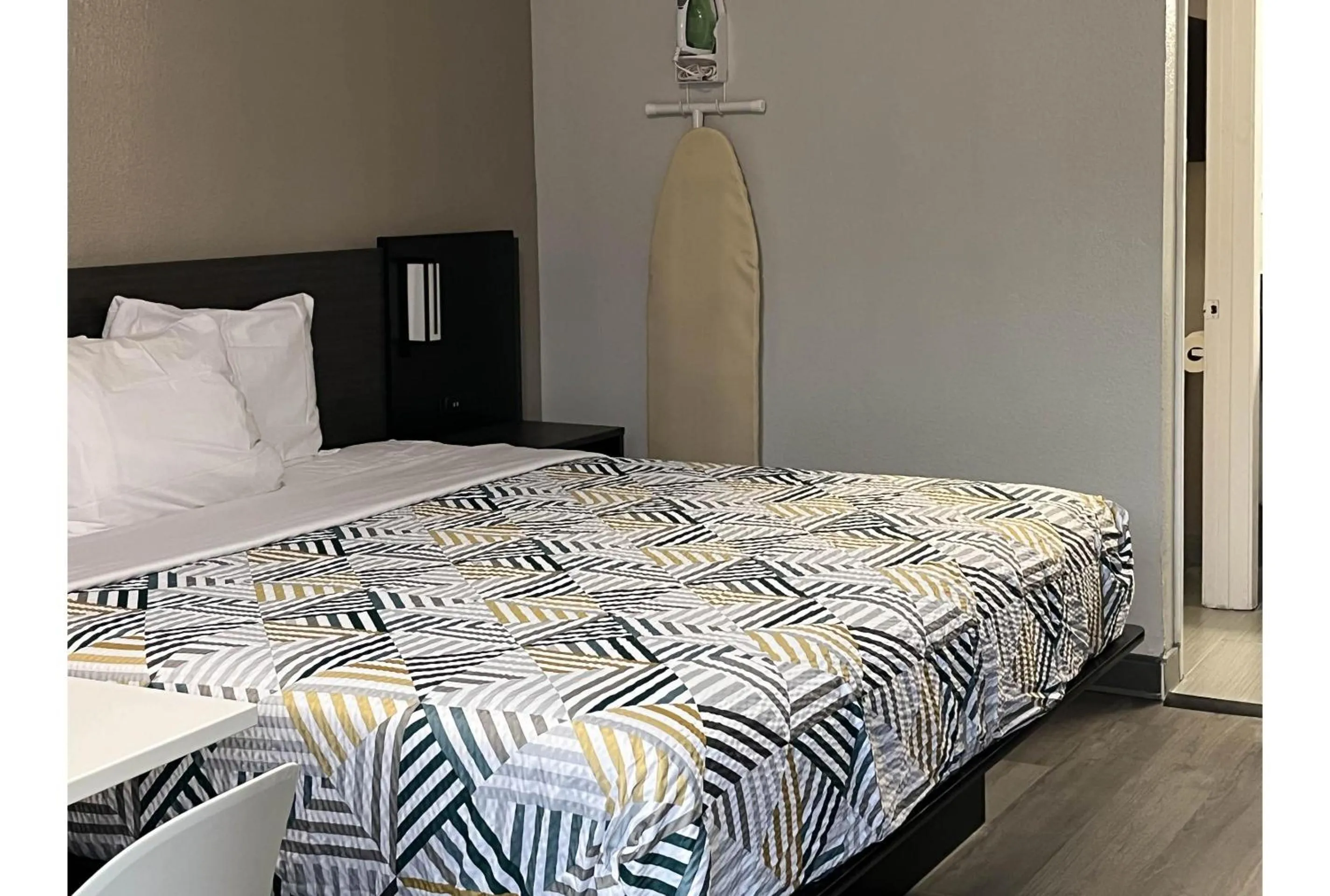 Bedroom, Bed in Studio 6 Bay Minette AL