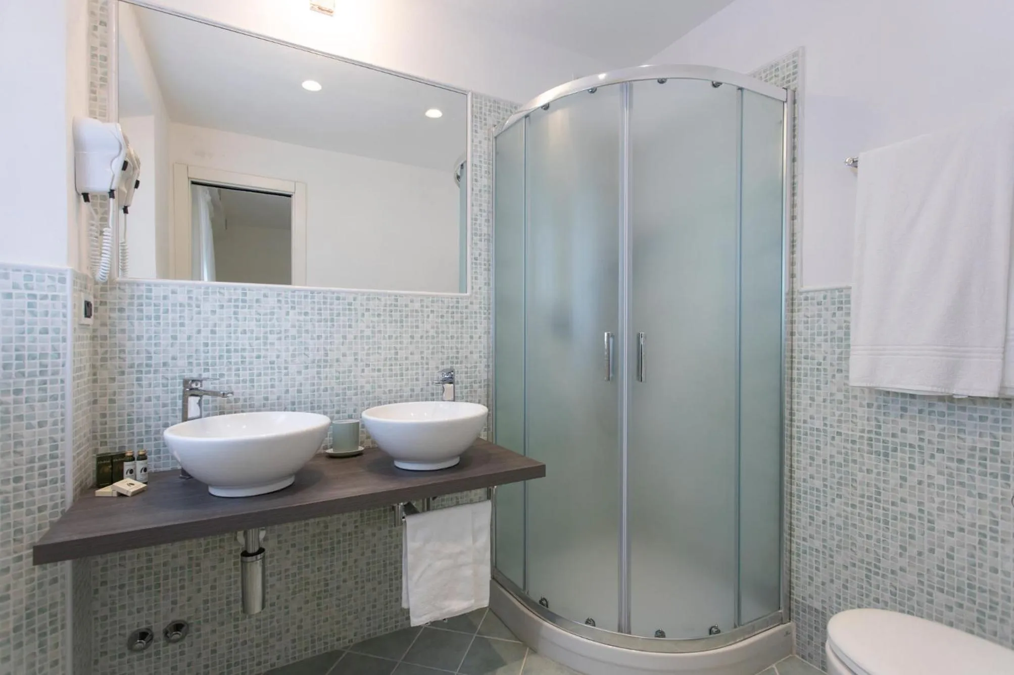 Shower in Hotel Valle Verde