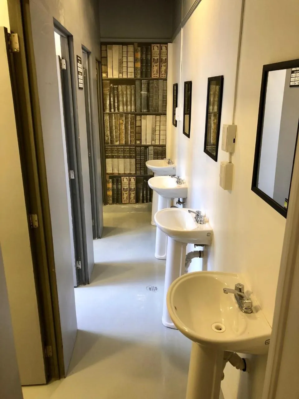 Bathroom in ROOMIES HOSTEL Parque México