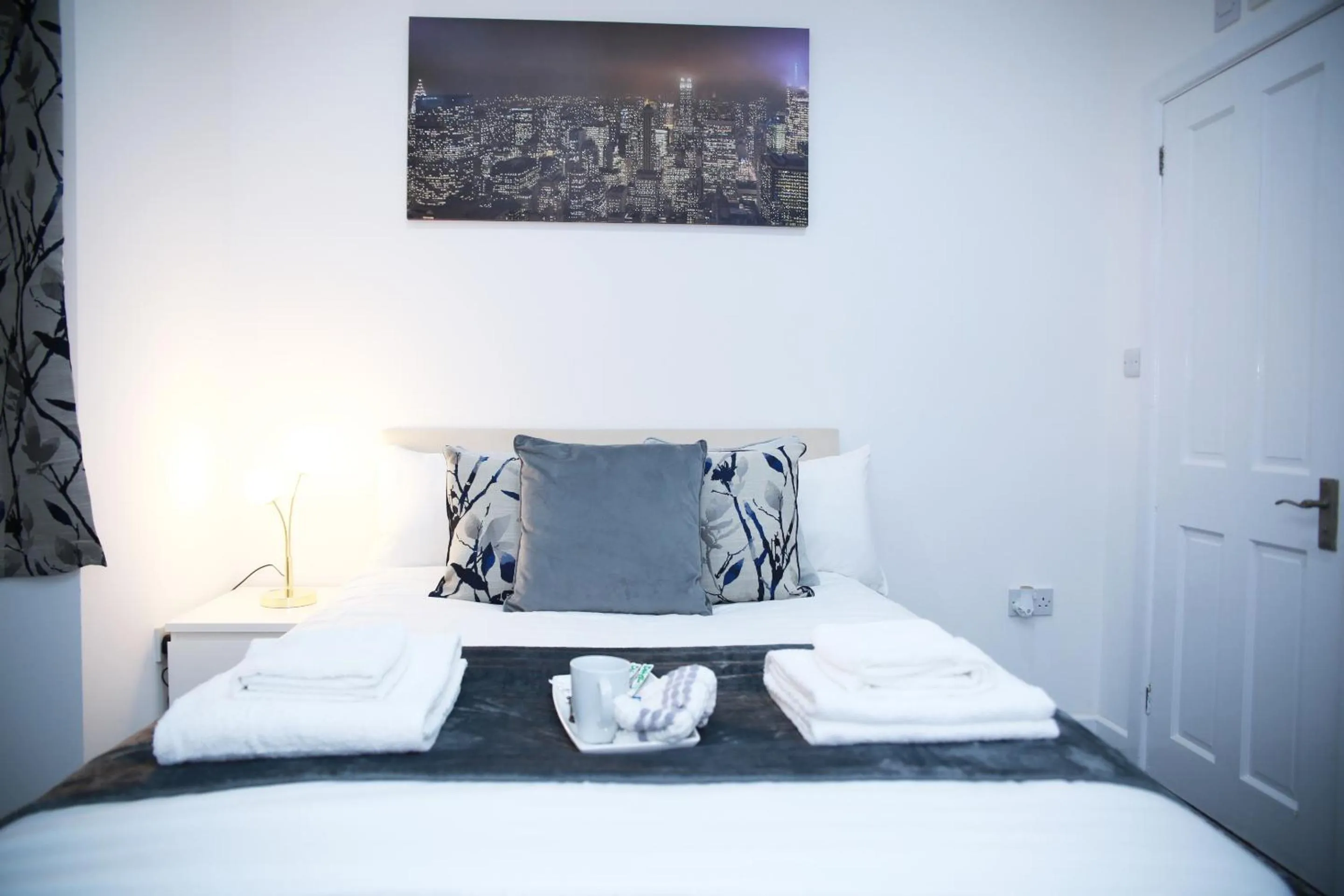 Bedroom, Bed in South Harrow Apartment