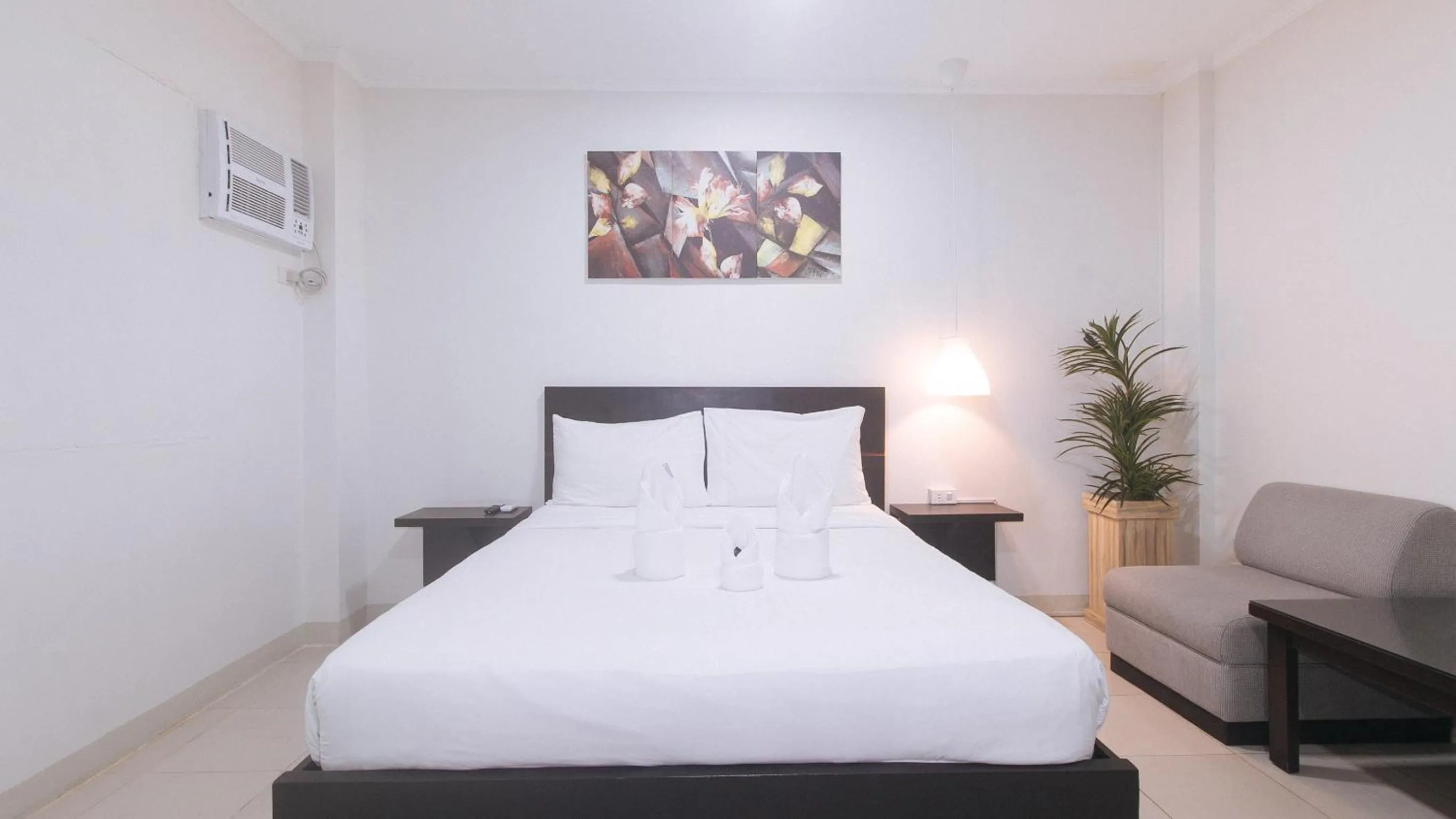 Bed in UrbanView at Evangelista Street Makati