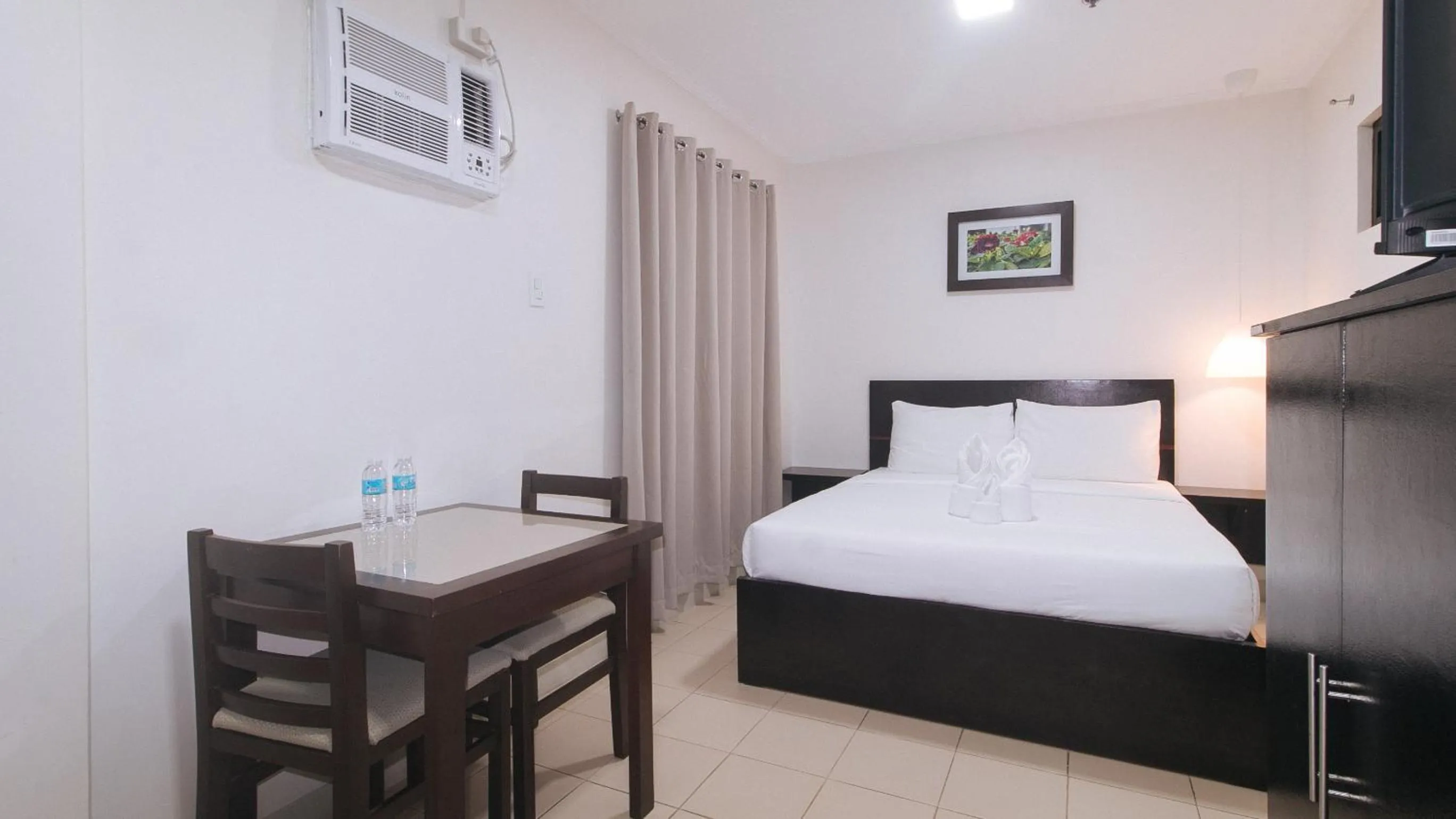 Bed in UrbanView at Evangelista Street Makati