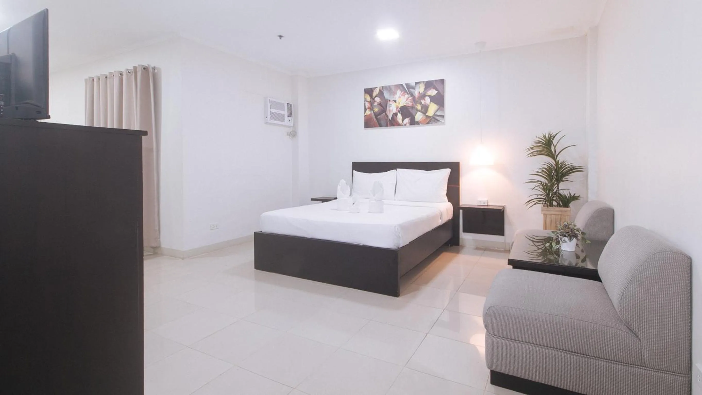 Bed in UrbanView at Evangelista Street Makati