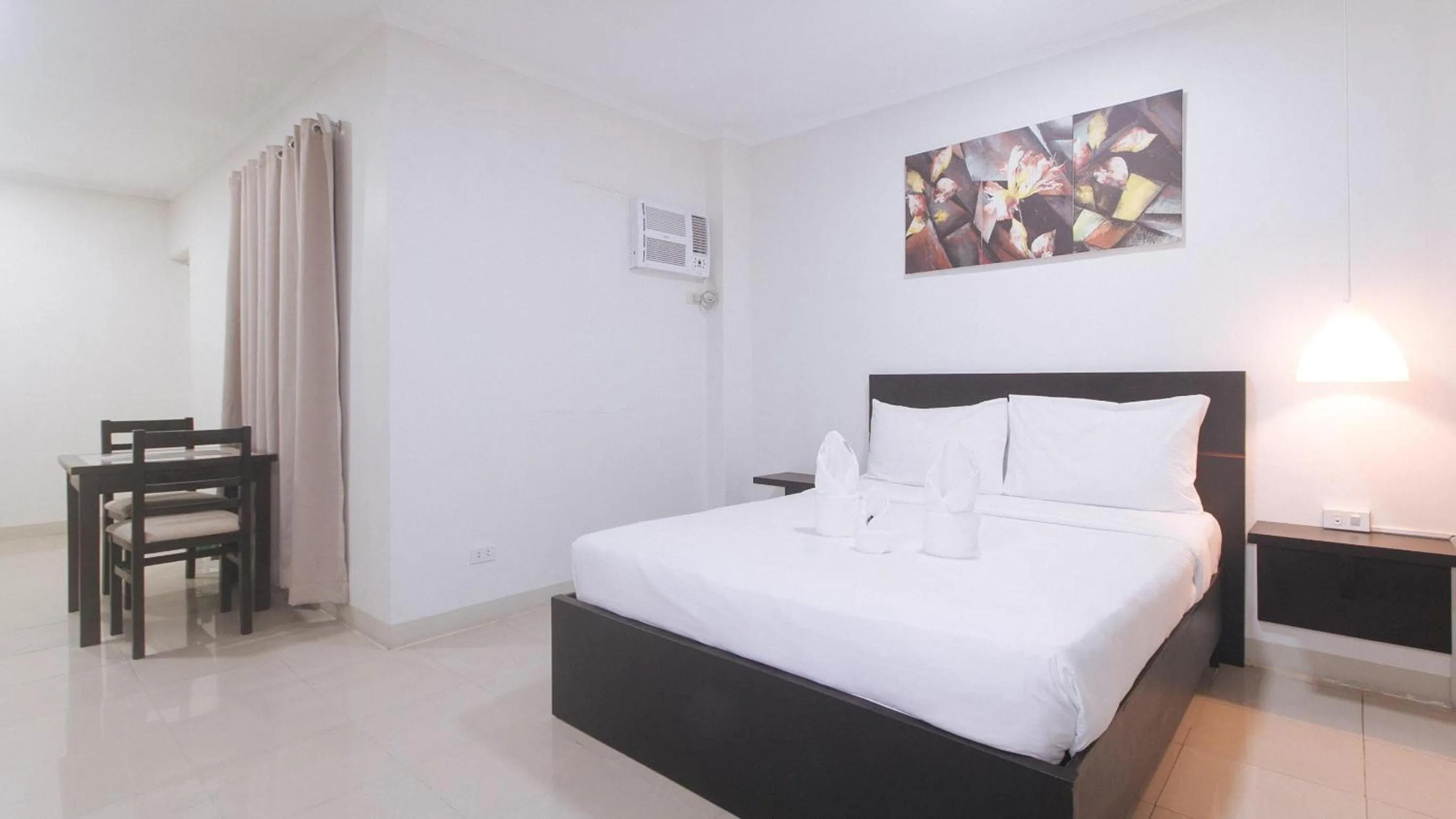 Bed in UrbanView at Evangelista Street Makati