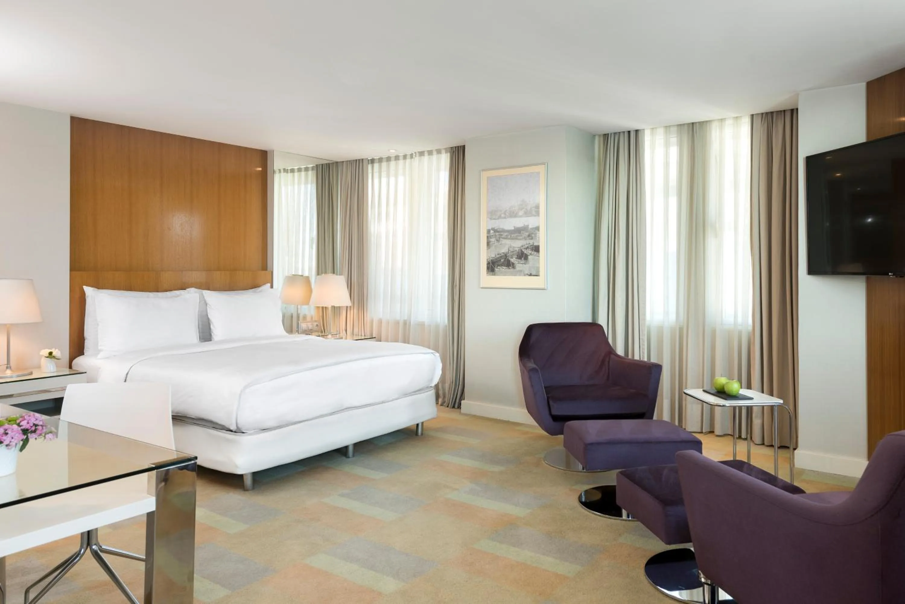 Coffee/tea facilities, Bed in Radisson Blu Bosphorus Hotel