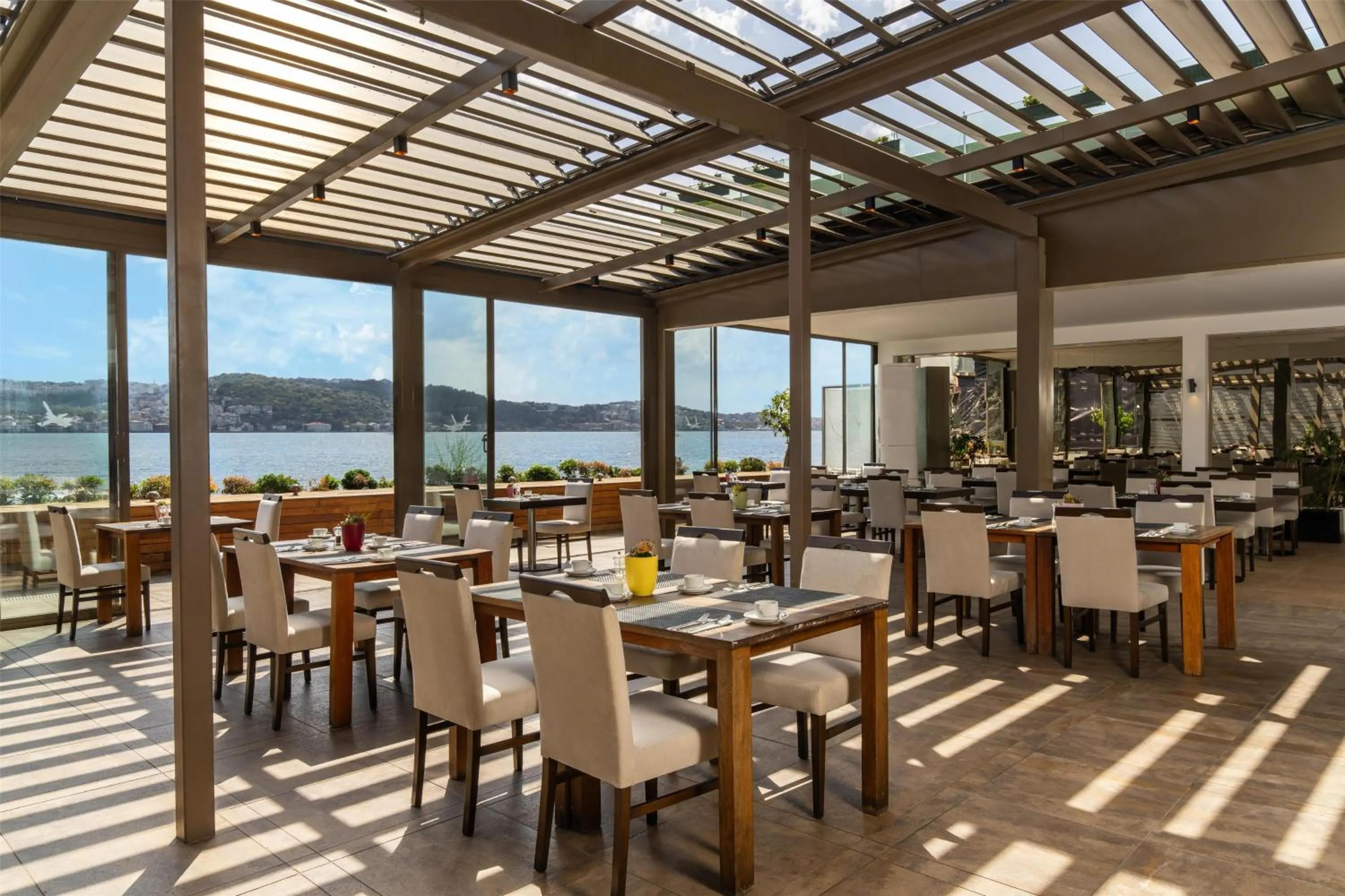 Restaurant/places to eat in Radisson Blu Bosphorus Hotel