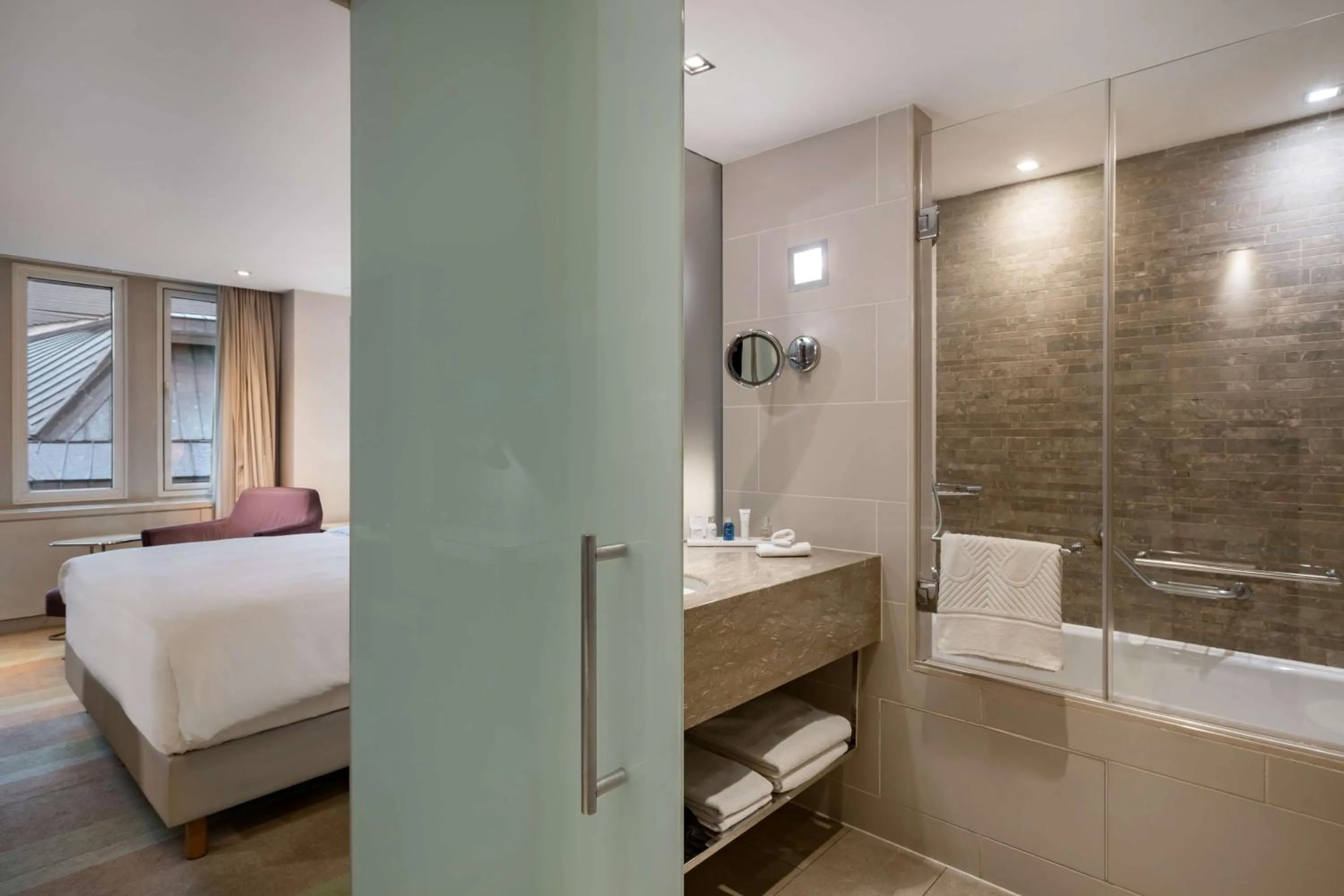 Bathroom, Bed in Radisson Blu Bosphorus Hotel