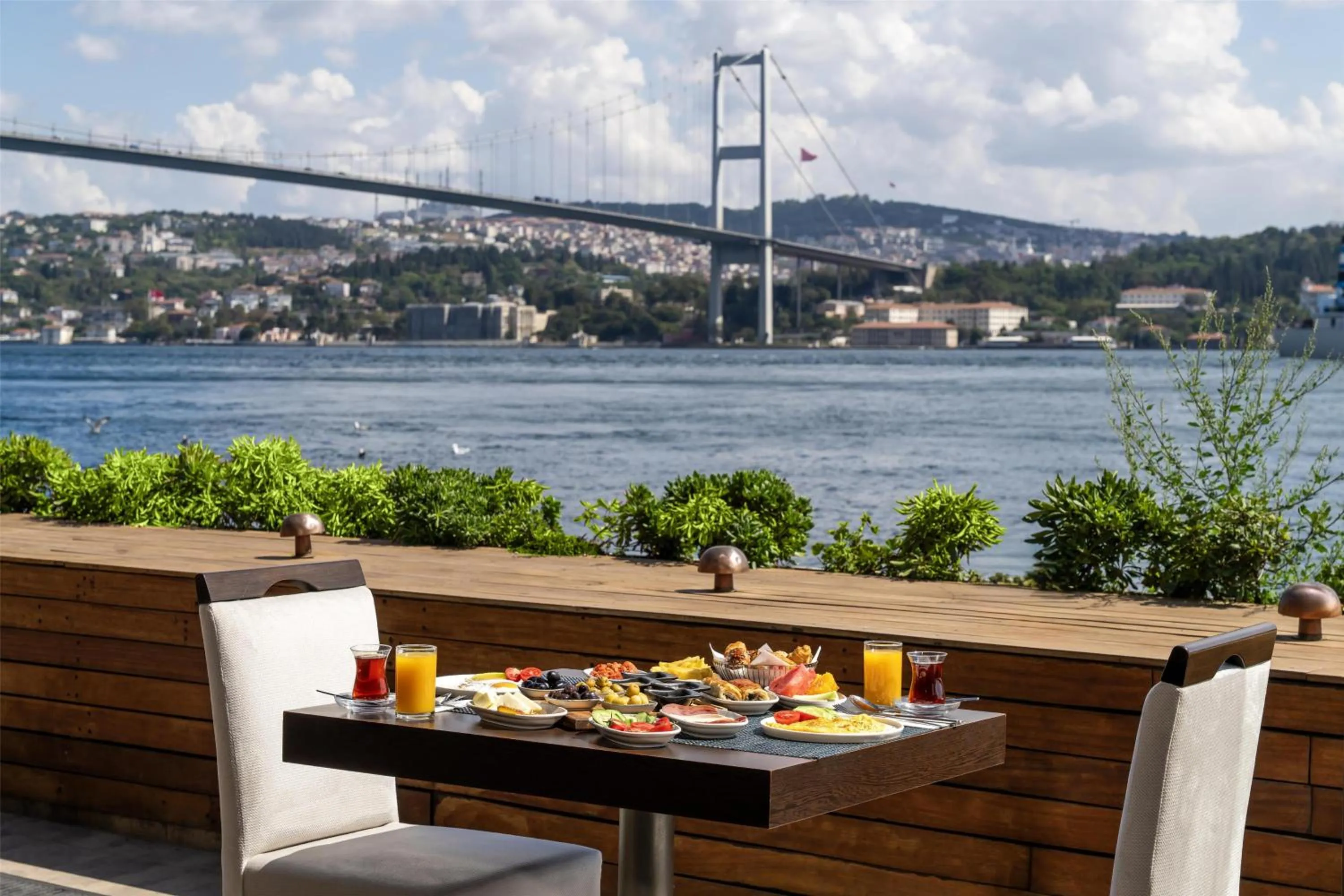 Restaurant/places to eat in Radisson Blu Bosphorus Hotel