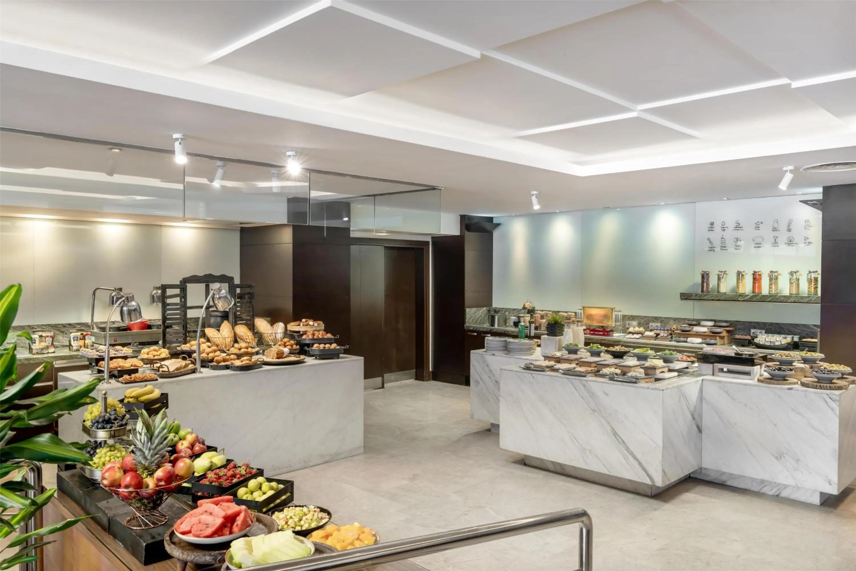 Restaurant/places to eat in Radisson Blu Bosphorus Hotel