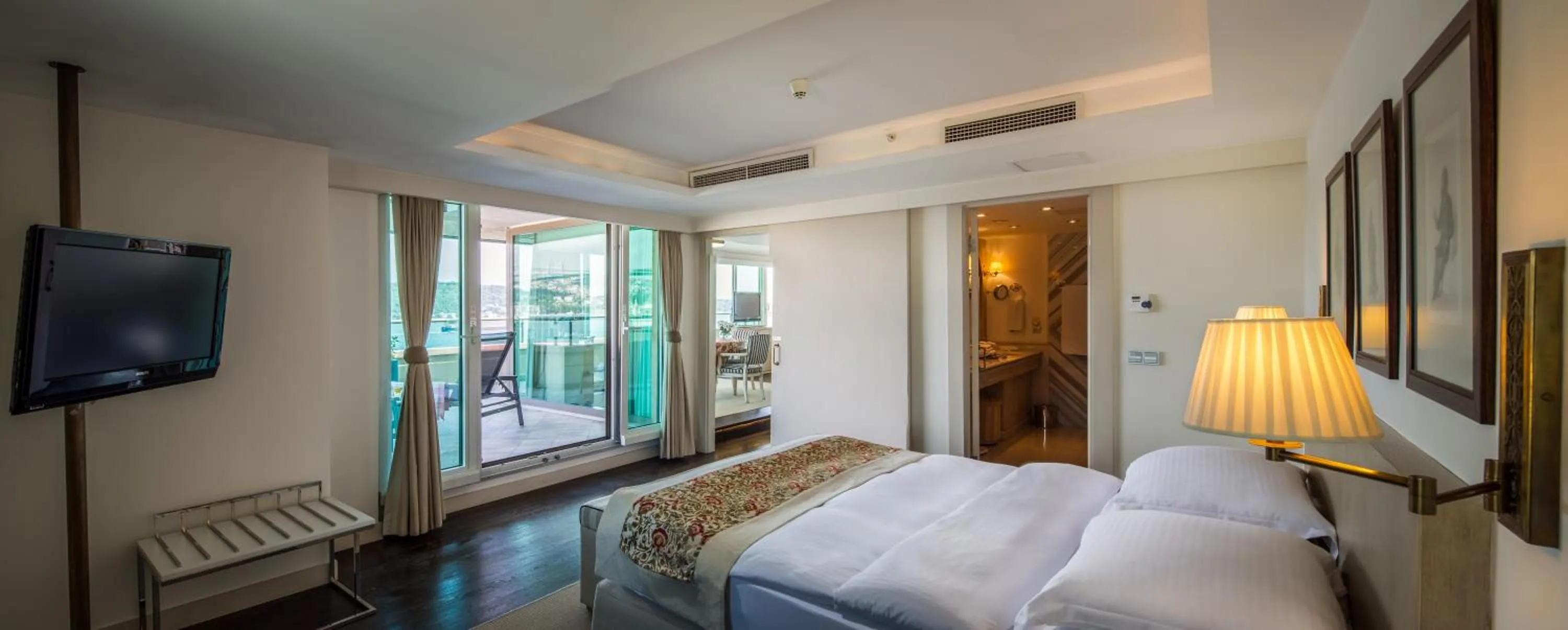 Bathroom, Bed in Radisson Blu Bosphorus Hotel