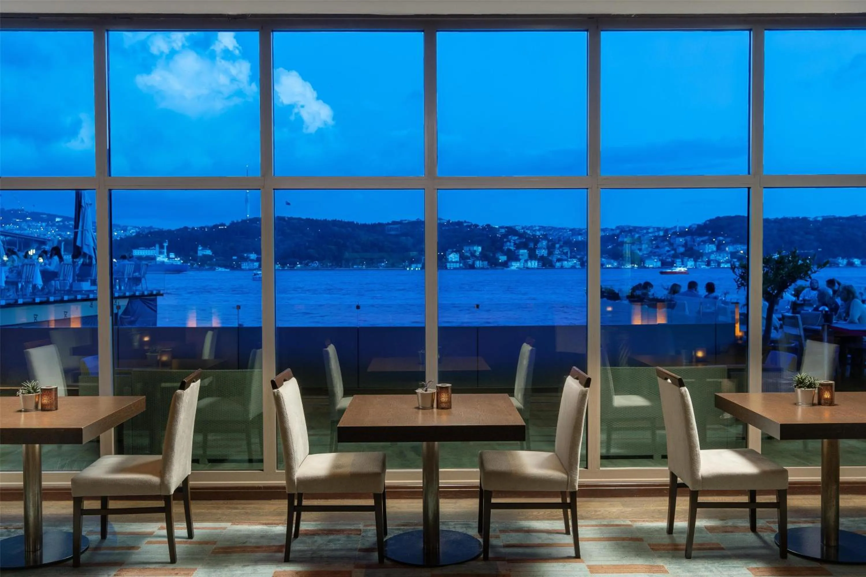 Lounge or bar in Radisson Blu Bosphorus Hotel