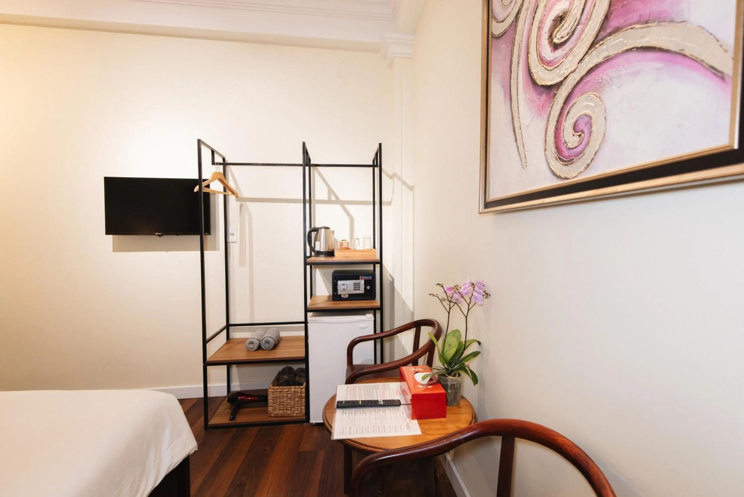 TV and multimedia, Bed in 9 Hostel and Suites