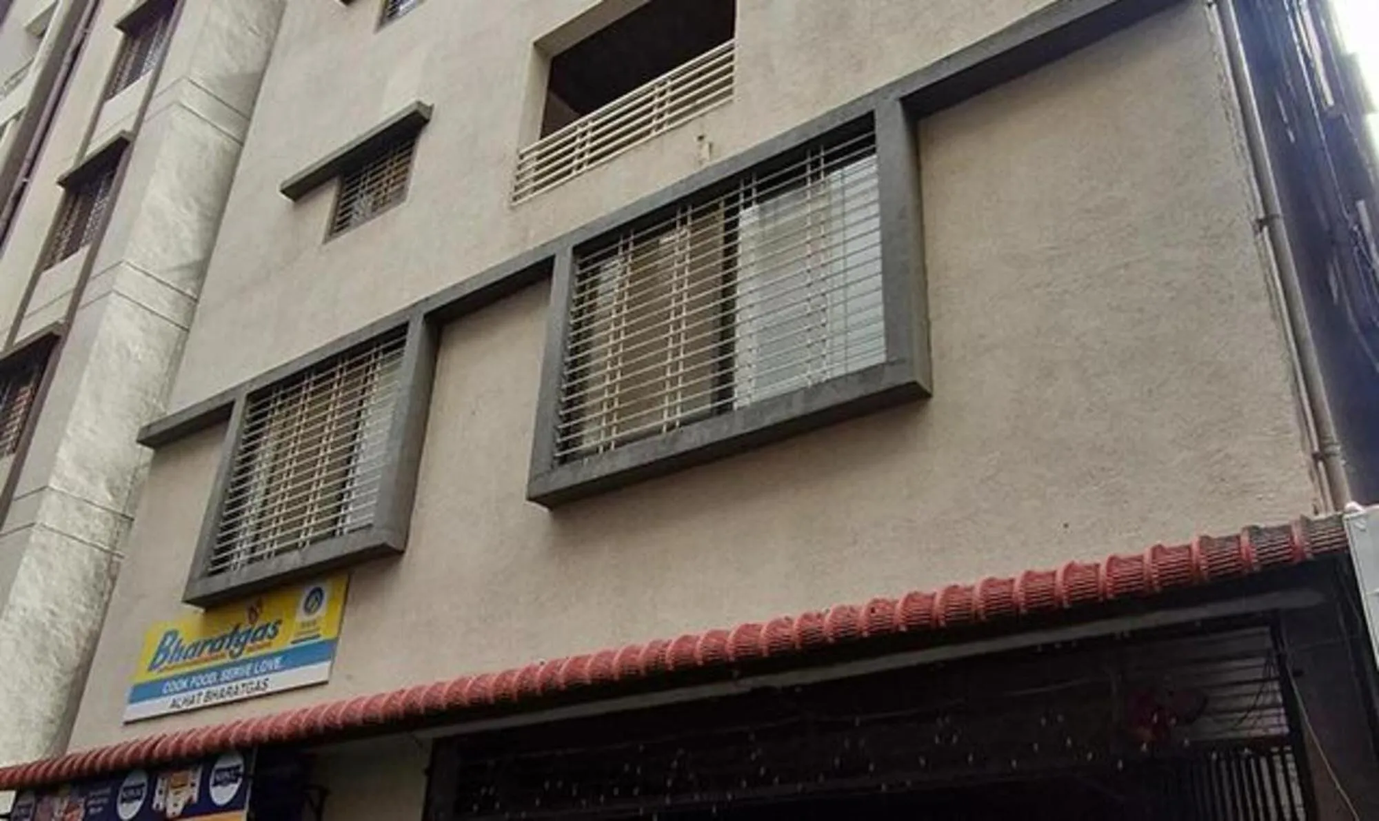 Property building in Via White House I