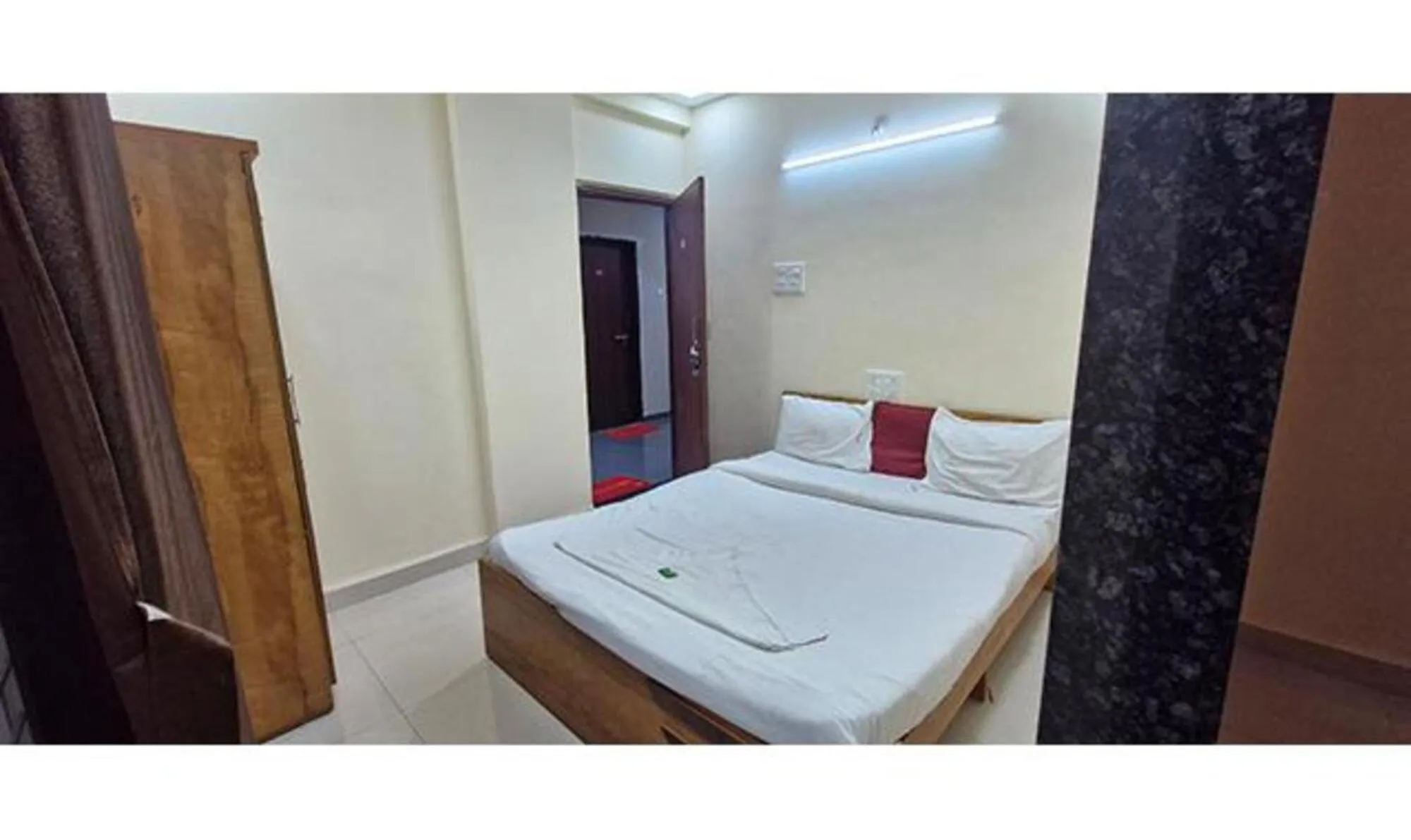 Bed in Via White House I