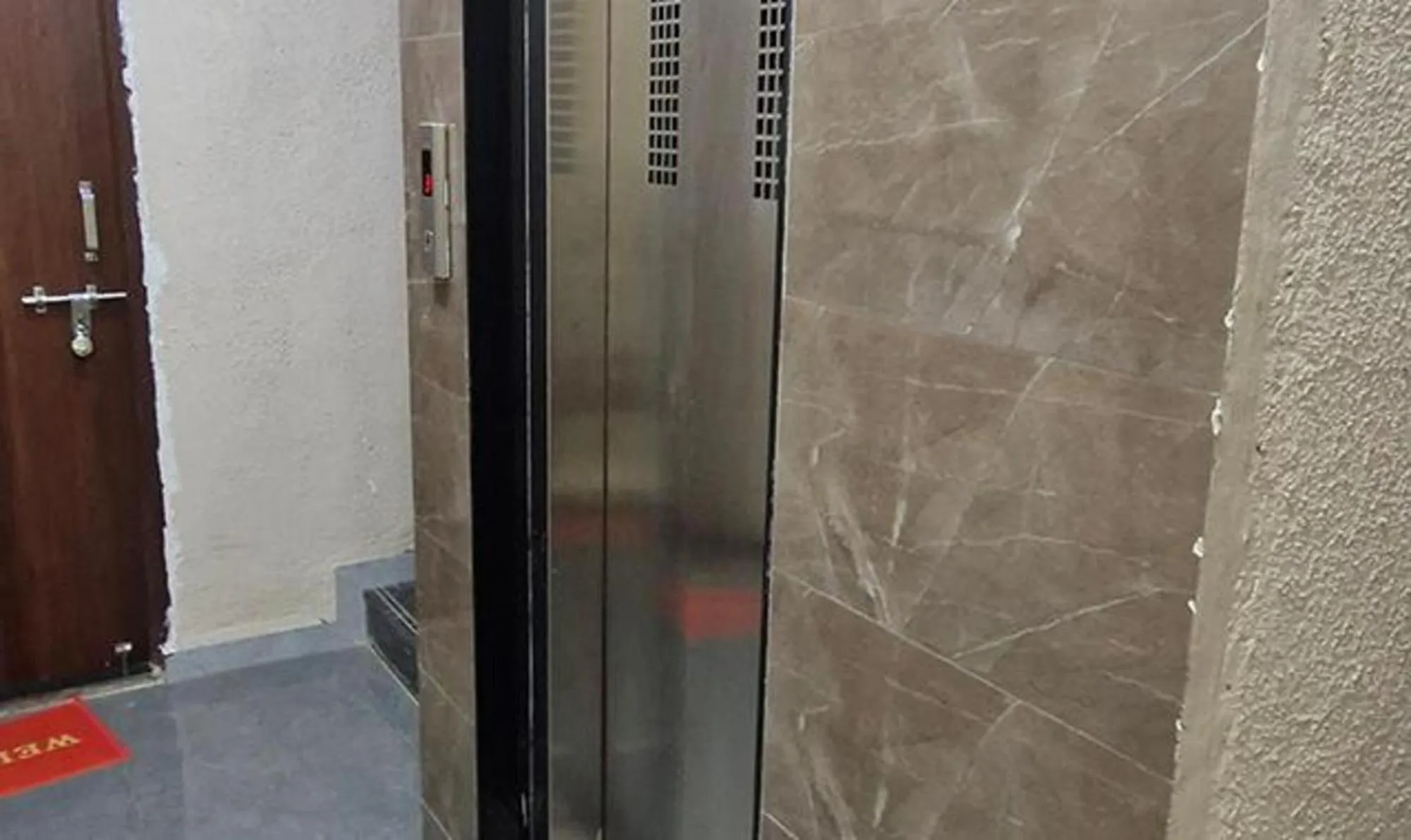 elevator in Via White House I