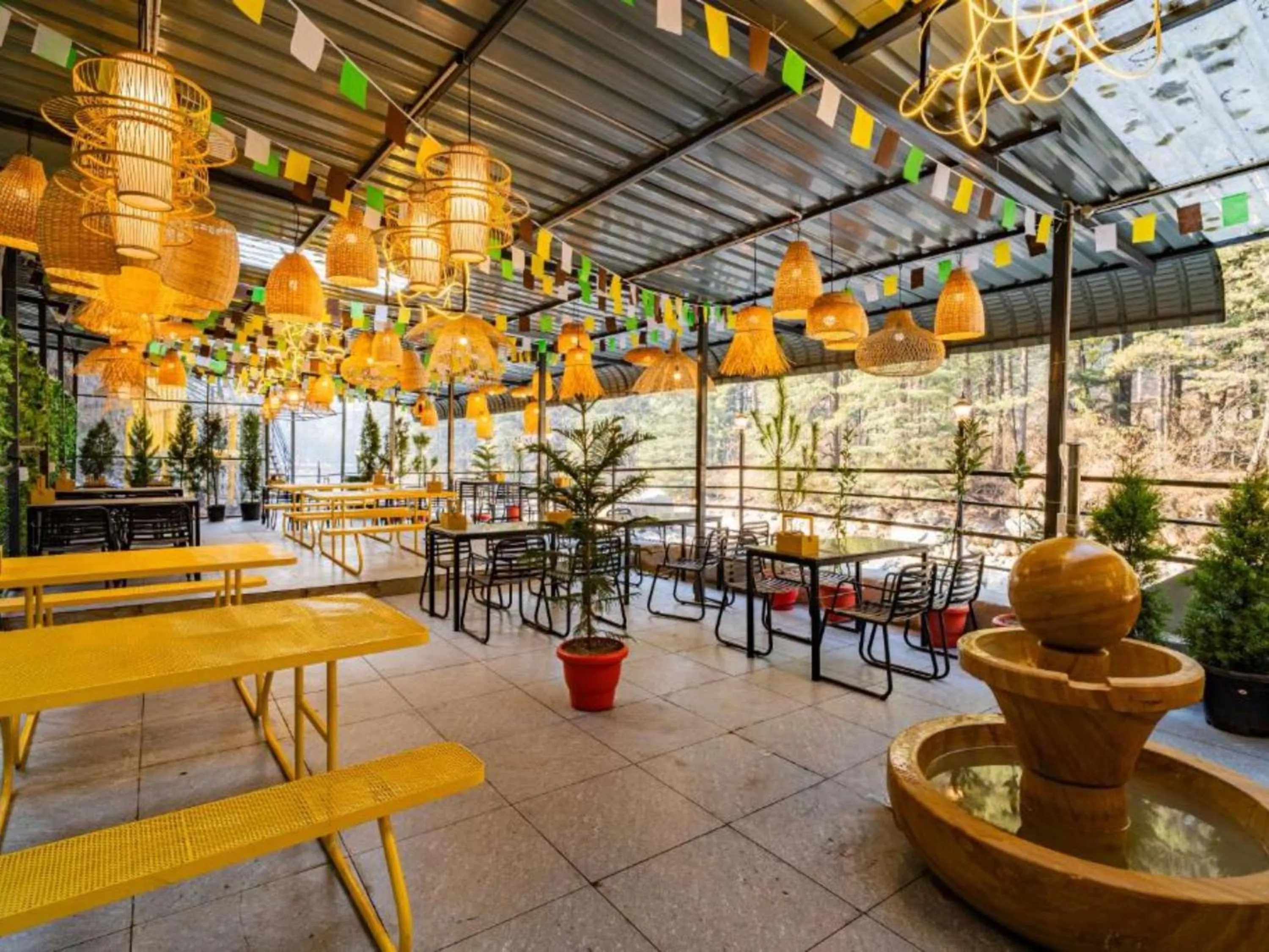 Patio in The Hosteller Kasol, Riverside