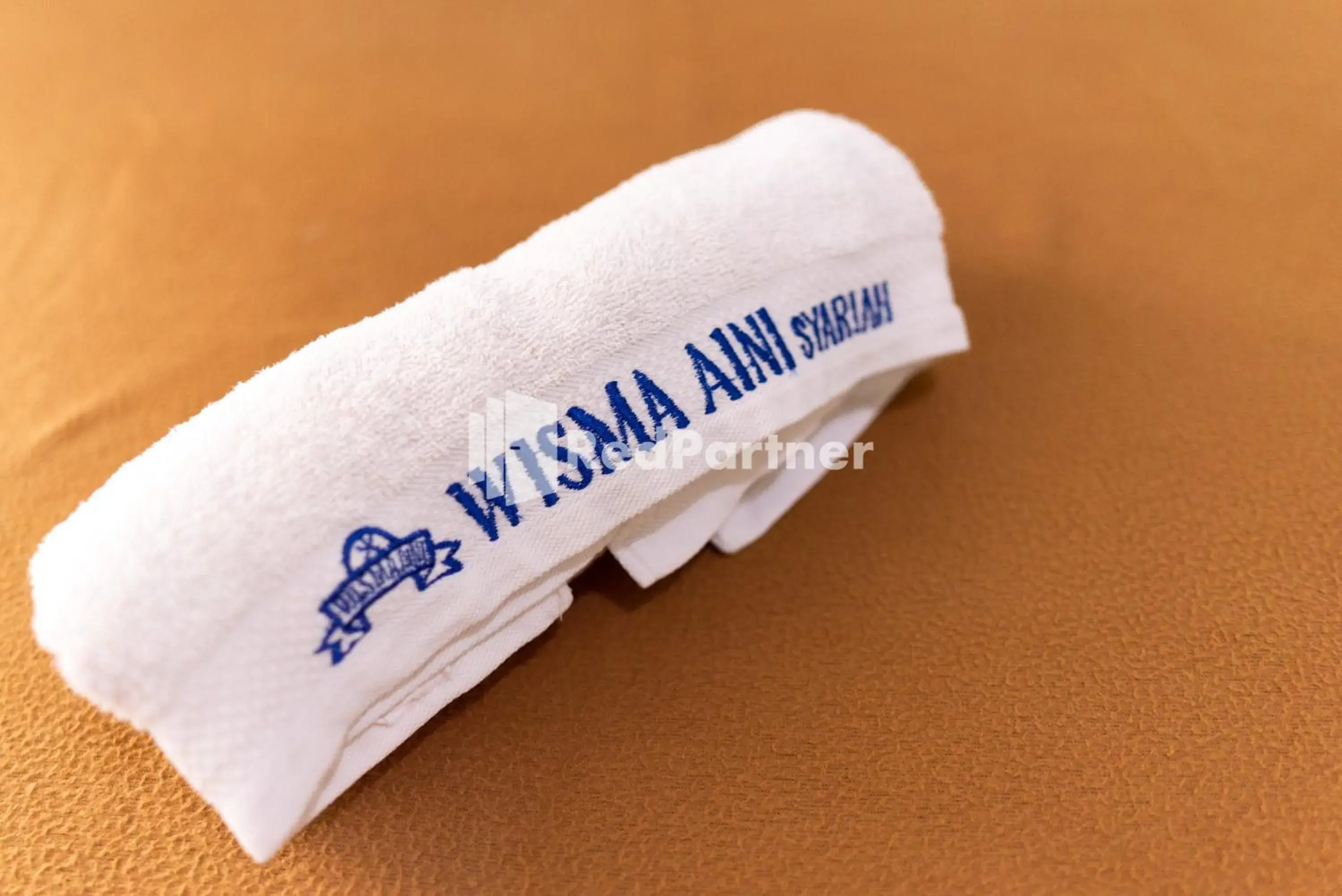 Deluxe Twin Room in Wisma Aini Syariah Lampung Mitra RedDoorz Deluxe Twin Room in Wisma Aini Syariah Lampung Mitra RedDoorz