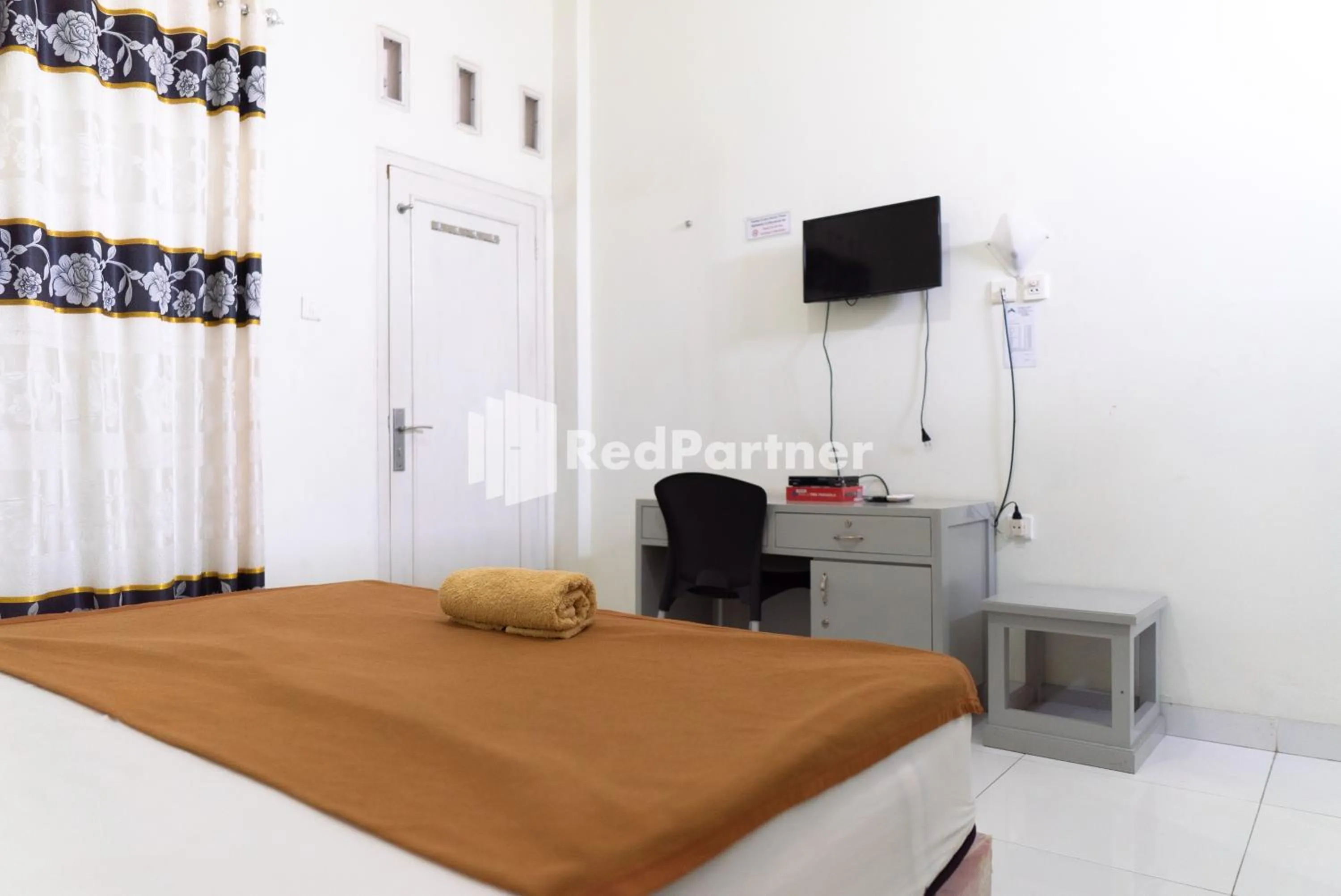 Bedroom, Bed in Wisma Aini Syariah Lampung Mitra RedDoorz