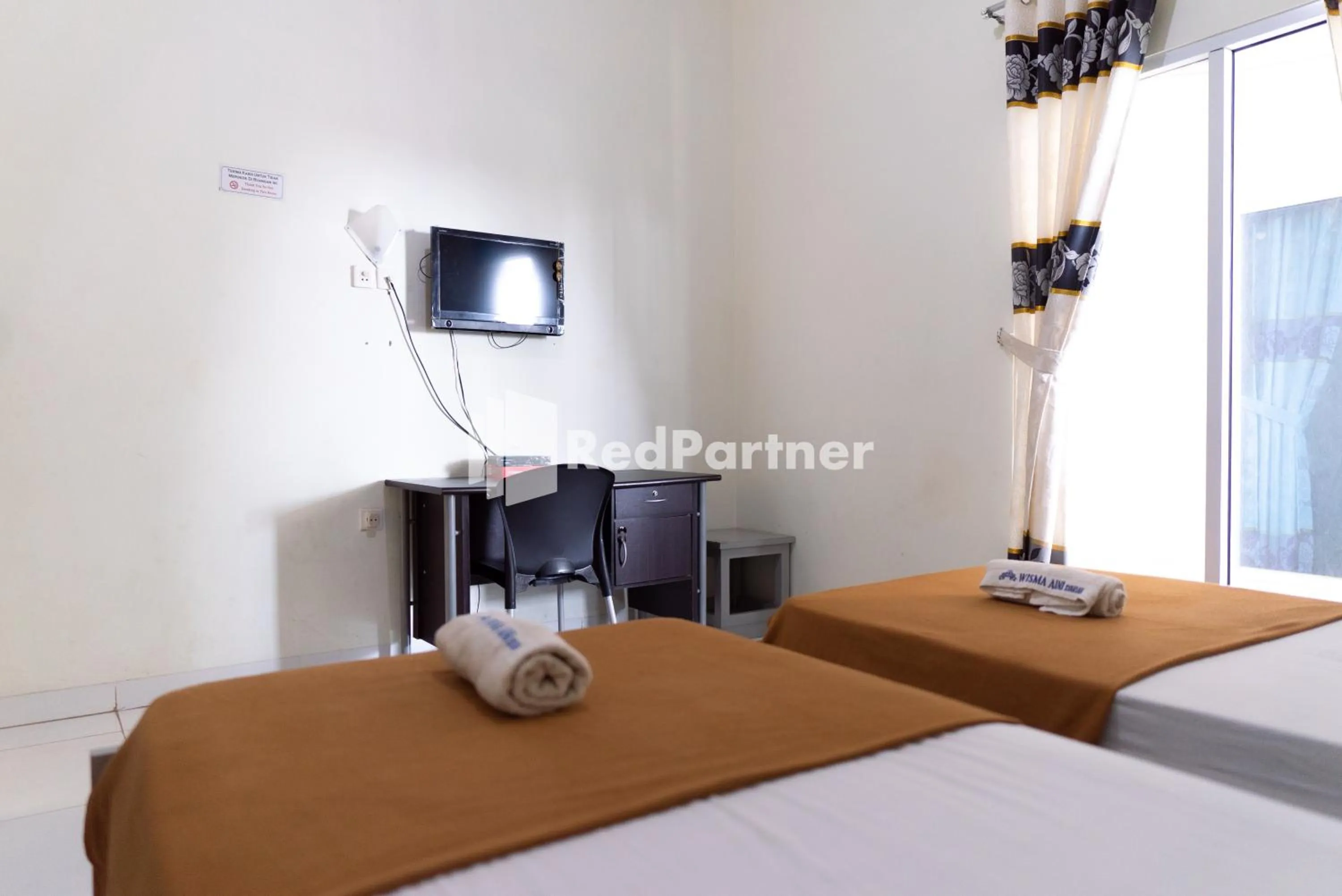 Bedroom, Bed in Wisma Aini Syariah Lampung Mitra RedDoorz