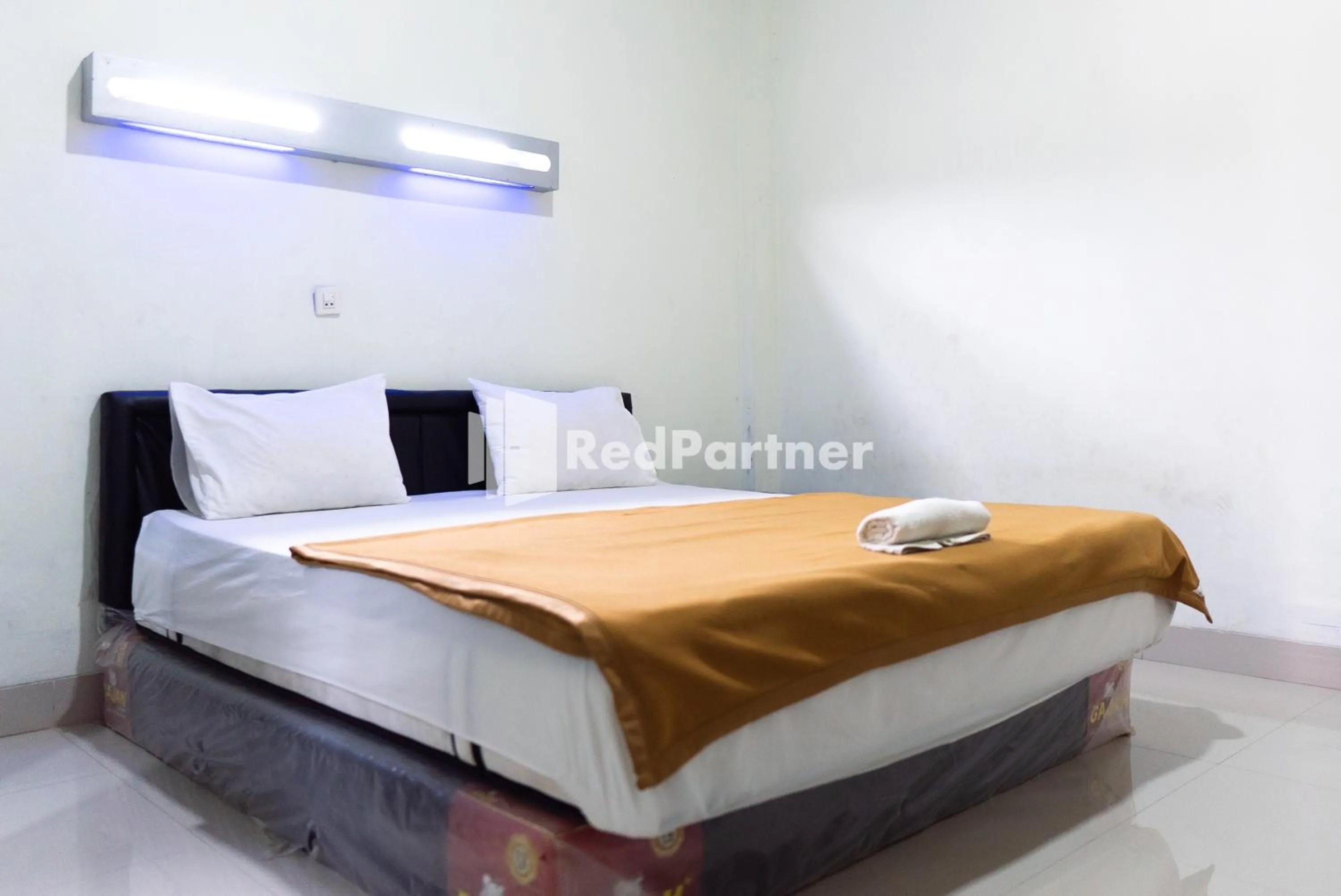Bedroom, Bed in Wisma Aini Syariah Lampung Mitra RedDoorz