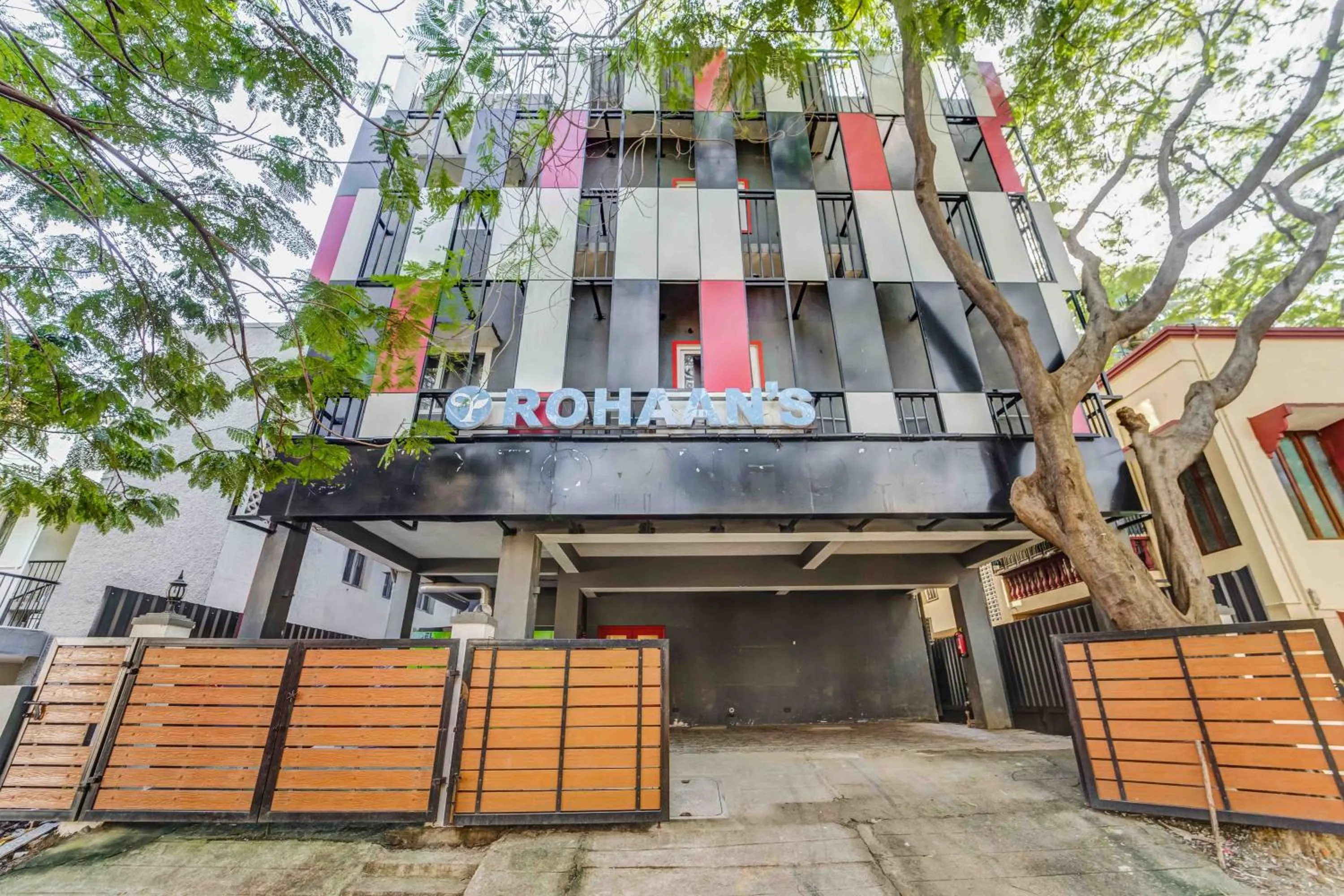 Property building in Rohaan Inn - UPAR Hotels Ashok Nagar