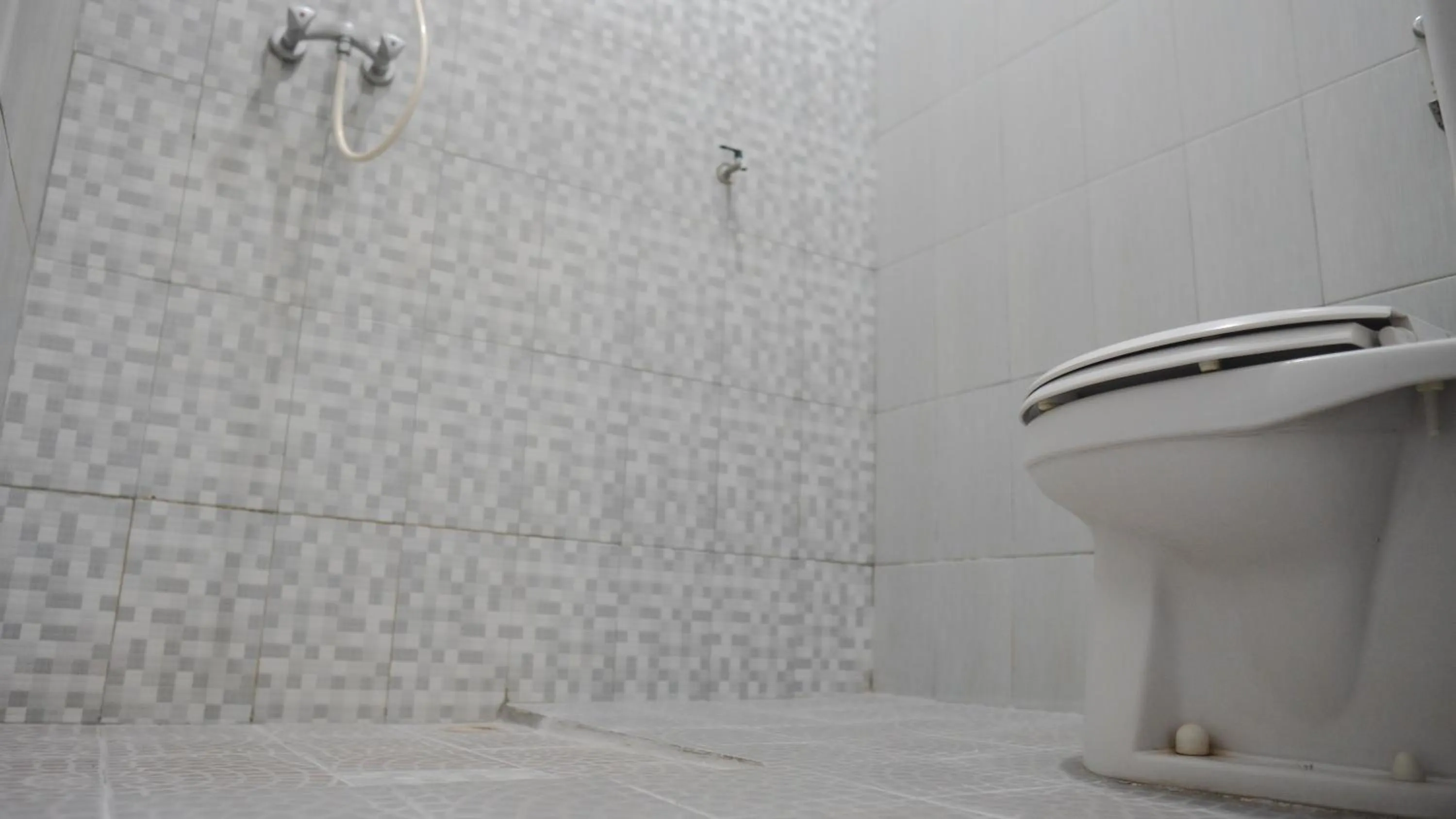 Bathroom in Sitiinggil Guest House Syariah