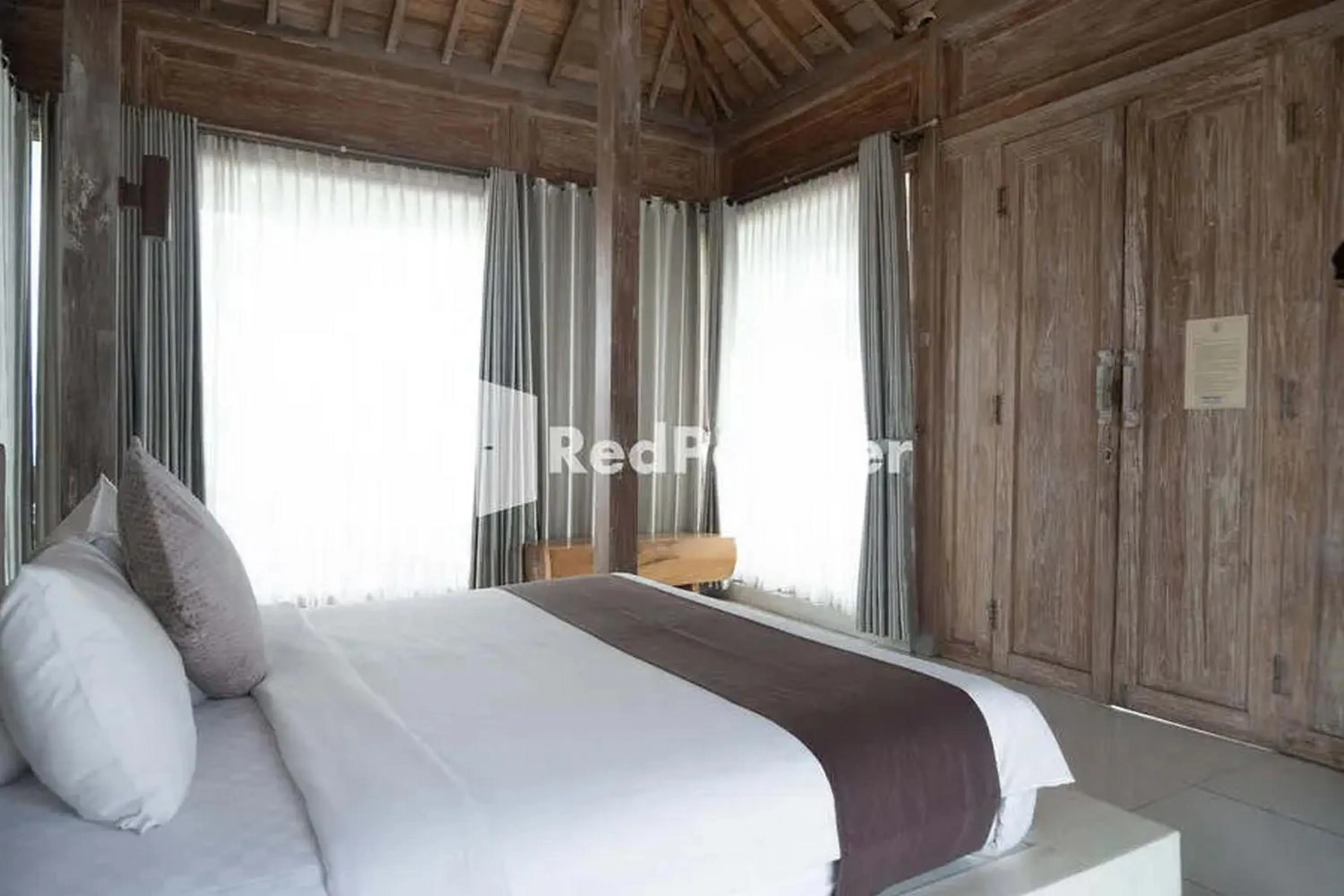 Bedroom, Bed in Sawah Joglo Boutique Villa Mitra RedDoorz