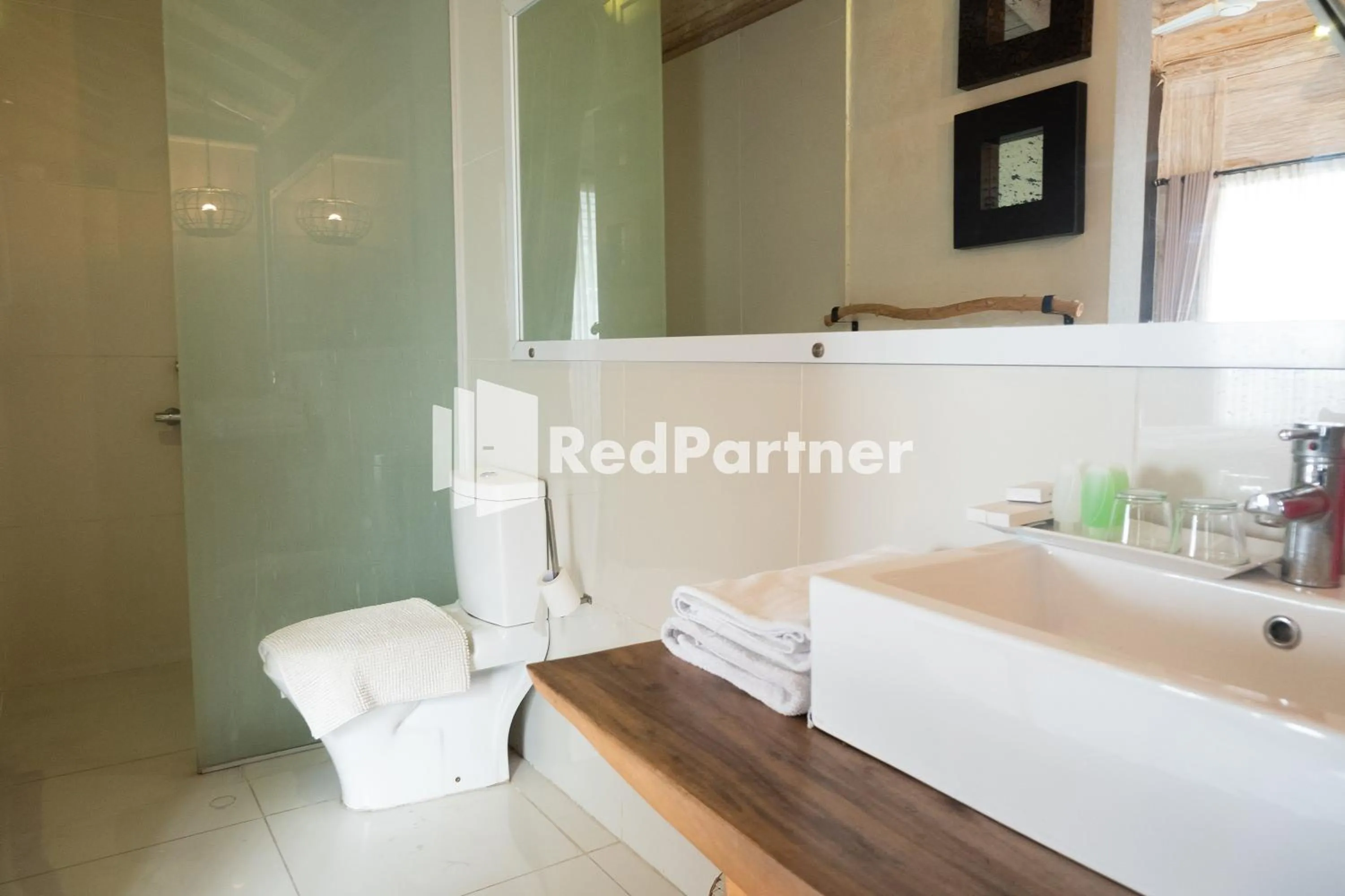 Bathroom in Sawah Joglo Boutique Villa Mitra RedDoorz