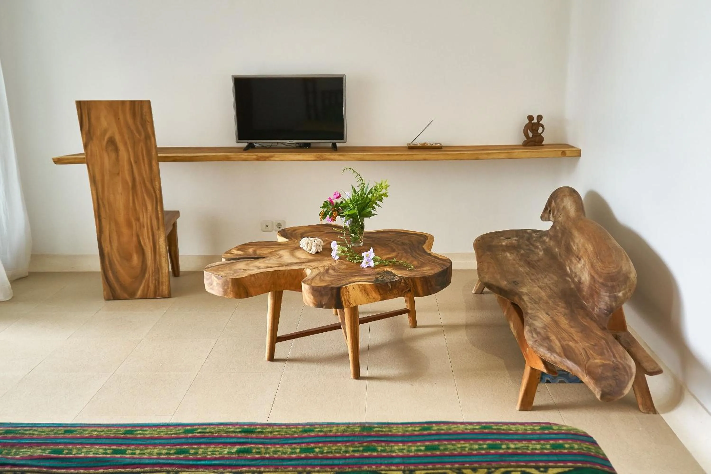 TV and multimedia in Inlight Lombok Beach Hotel