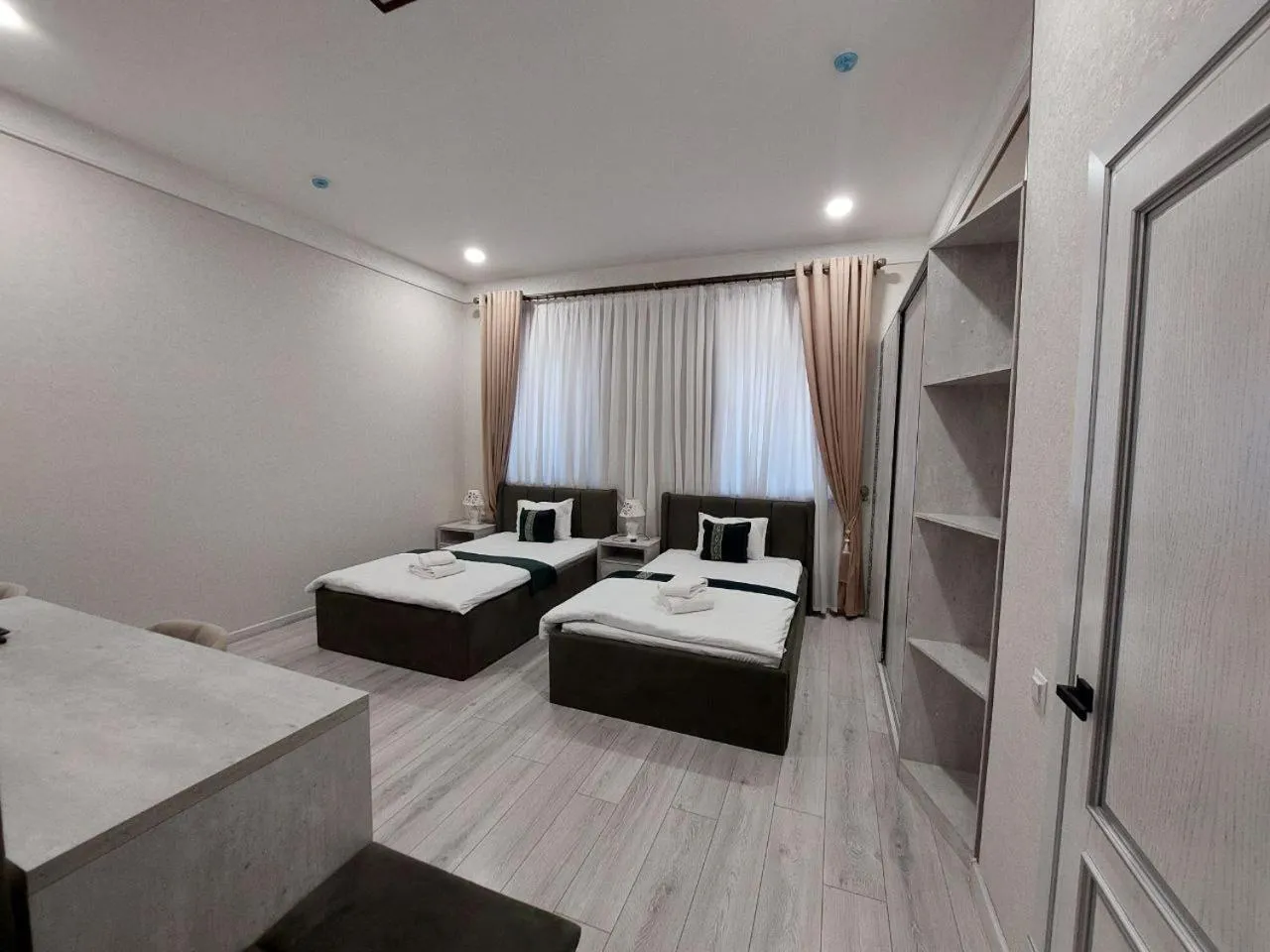 Photo of the whole room in Asian Plaza