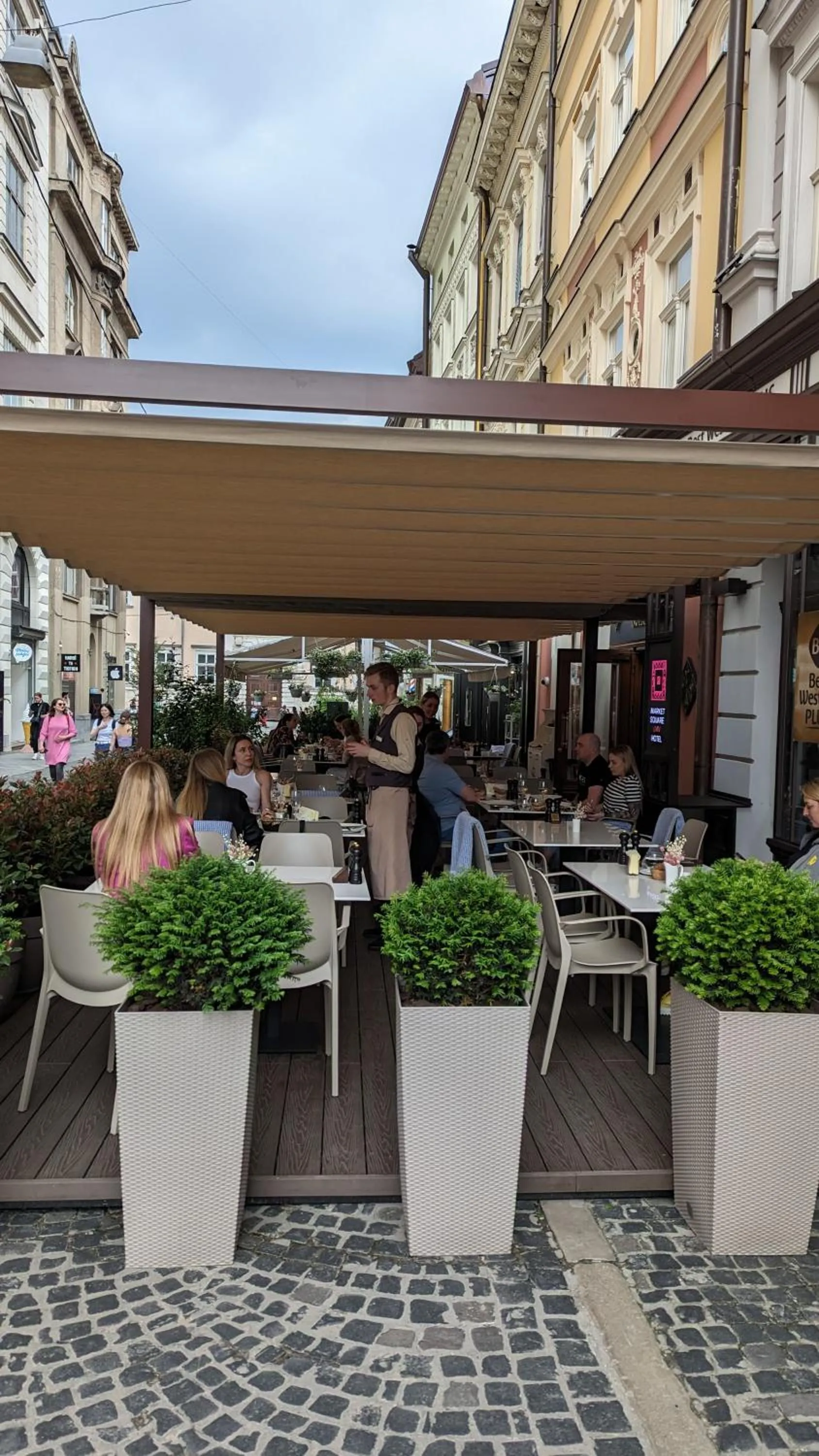 Restaurant/places to eat in Best Western Plus Market Square Lviv