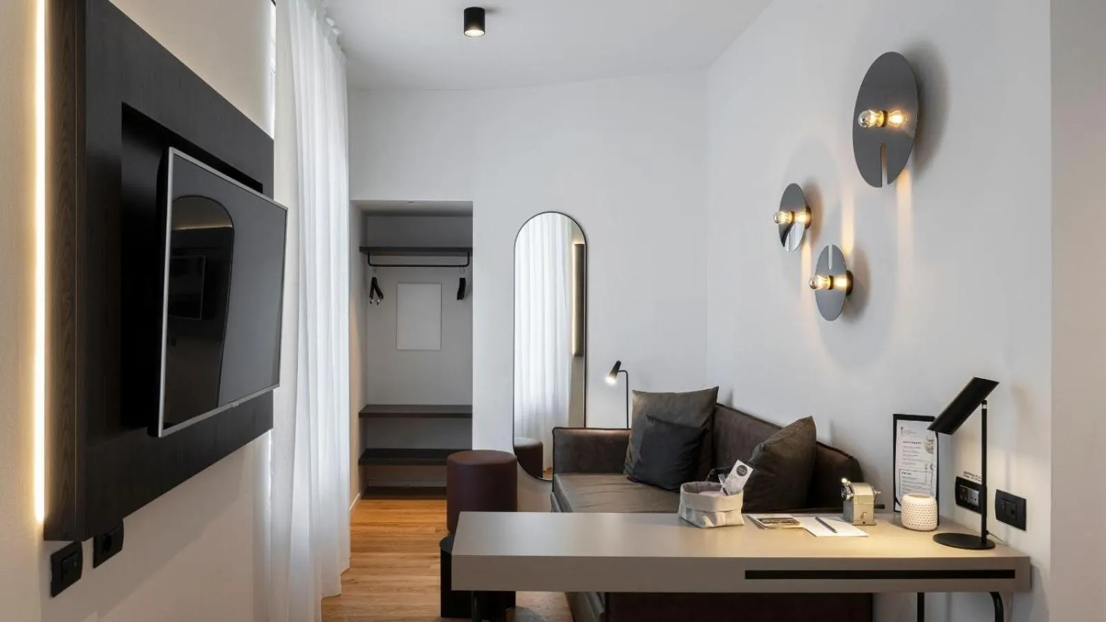 TV and multimedia in I Portici Hotel Bologna