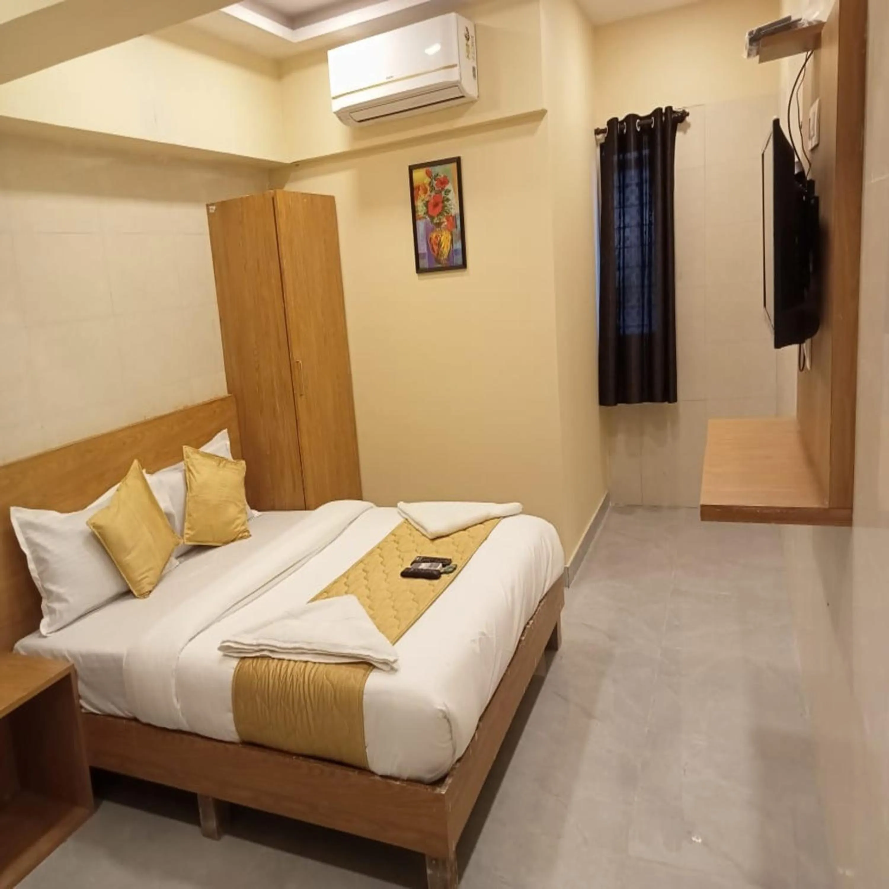 Bed in Hotel New Sarah Inn, Andheri West