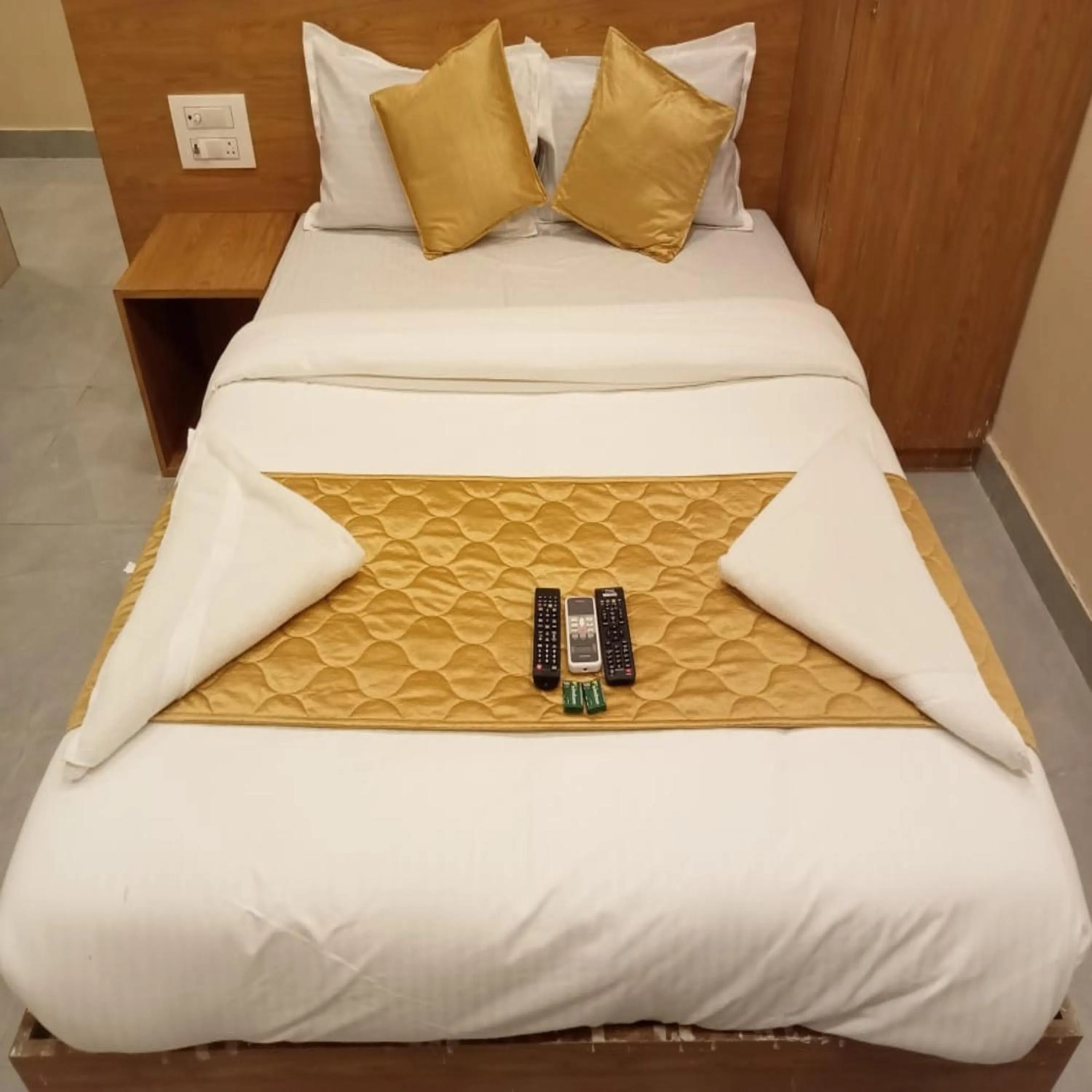 Bed in Hotel New Sarah Inn, Andheri West