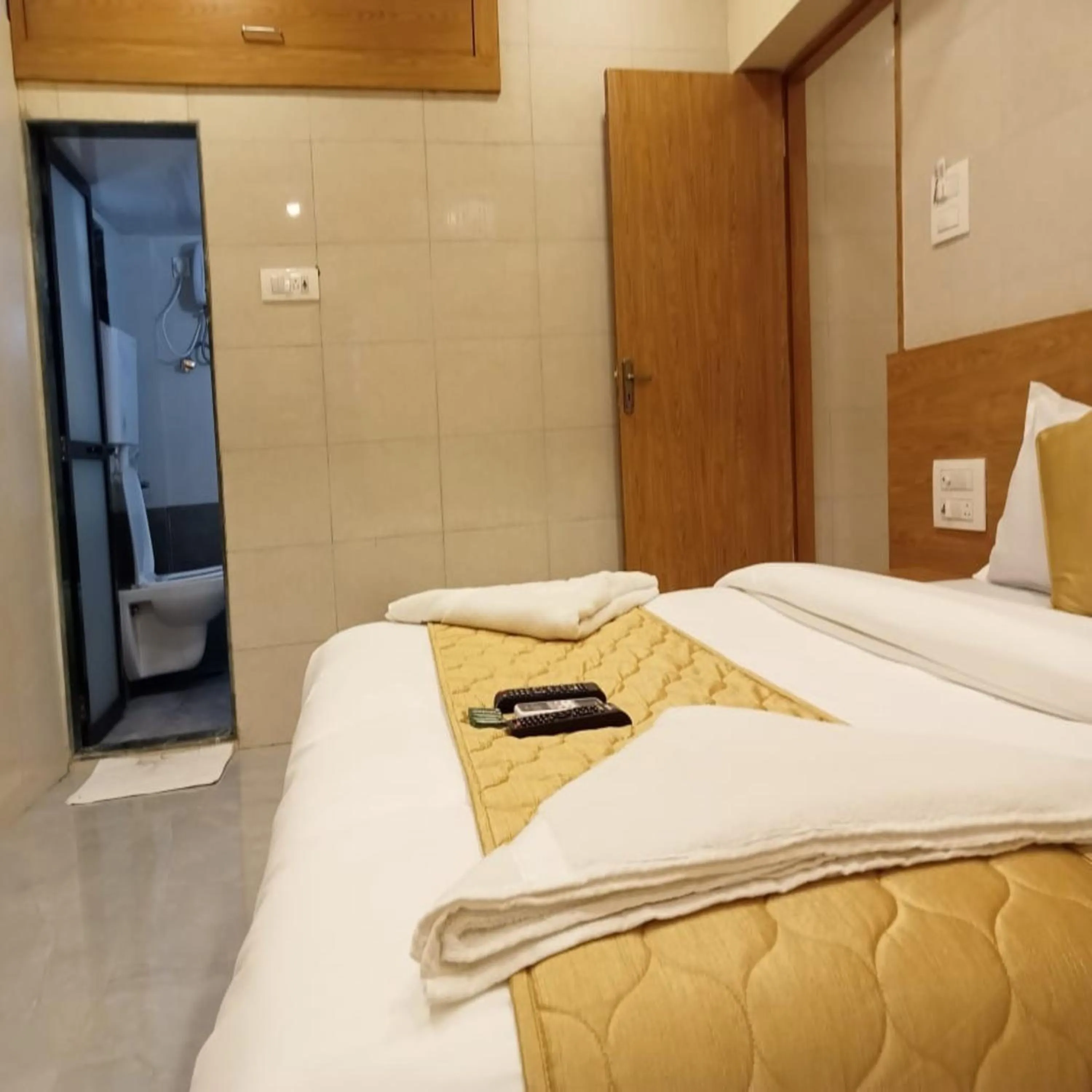 Bed in Hotel New Sarah Inn, Andheri West