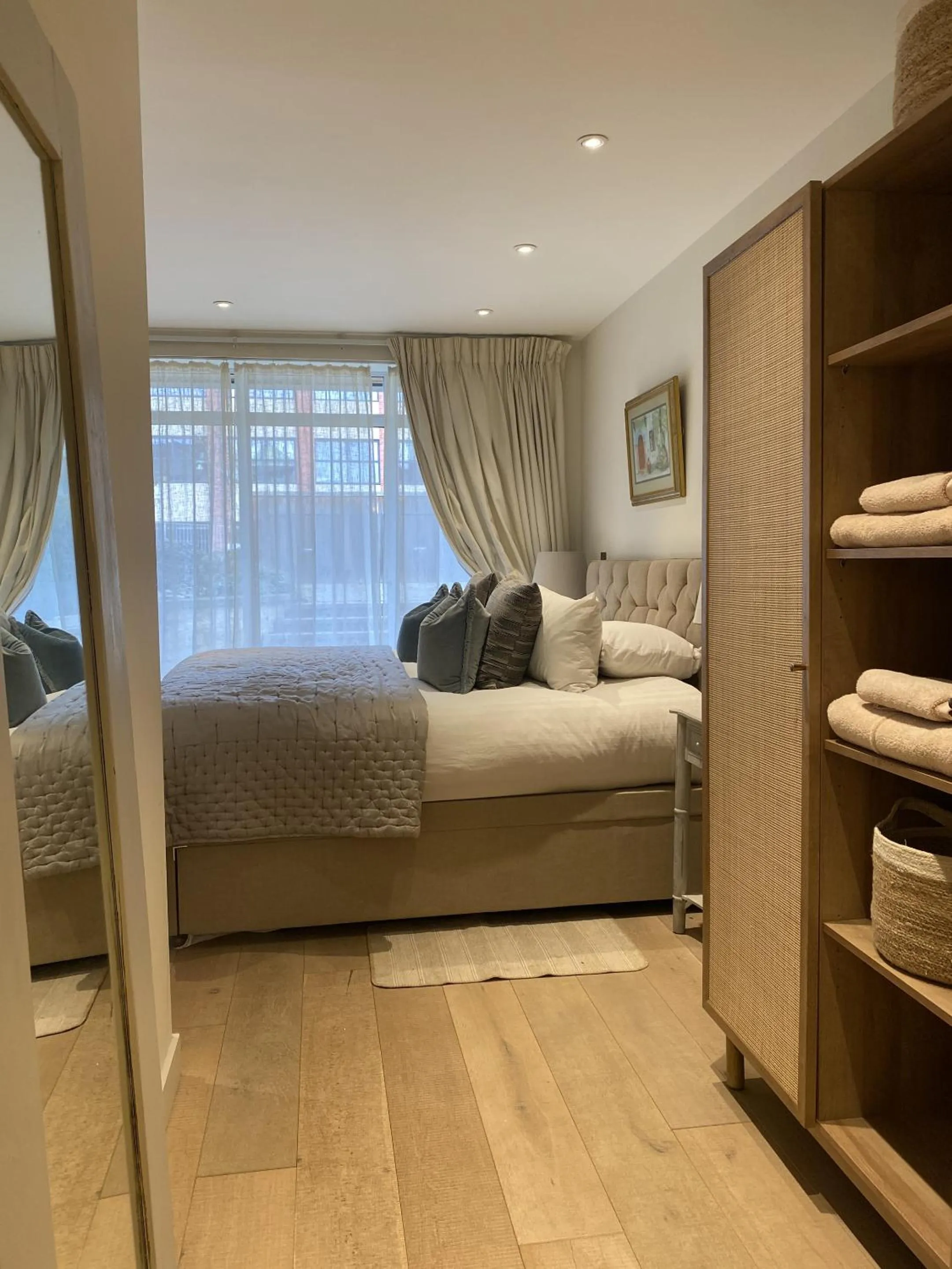 Bedroom, Bed in Walcot Yard in Bath