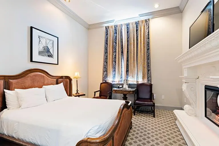 Bed in Chateau Avalon