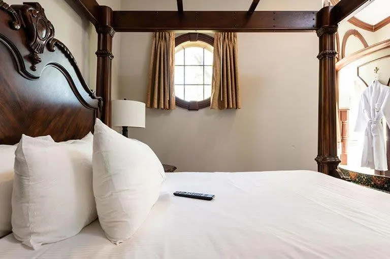 Bed in Chateau Avalon